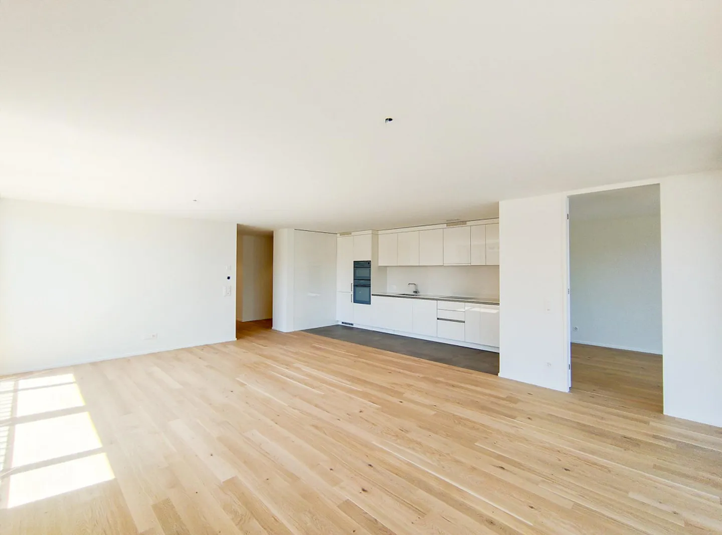 Ankündigung "Neuwertige 4.5 Zimmer Wohnung an bevorzugter Wohnlage... - Photo 8 of 13