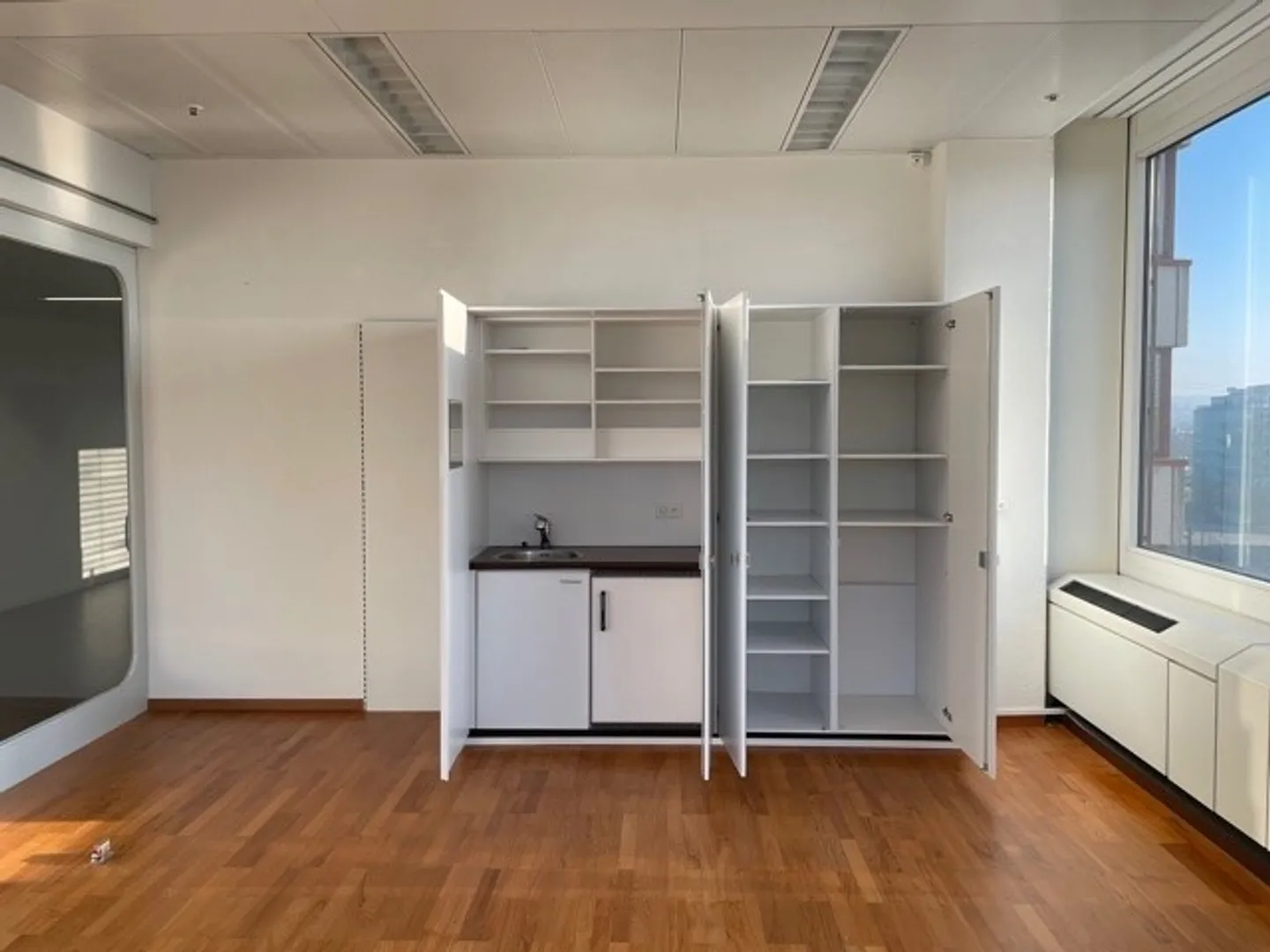 Showroom mit schöner Aussicht - Foto 7 von 9