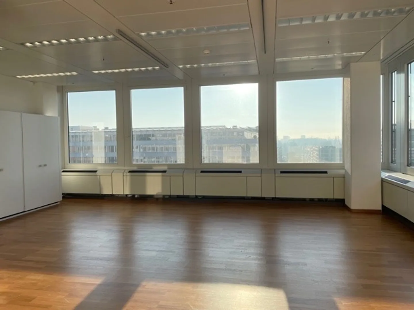 Showroom mit schöner Aussicht - Foto 4 von 9