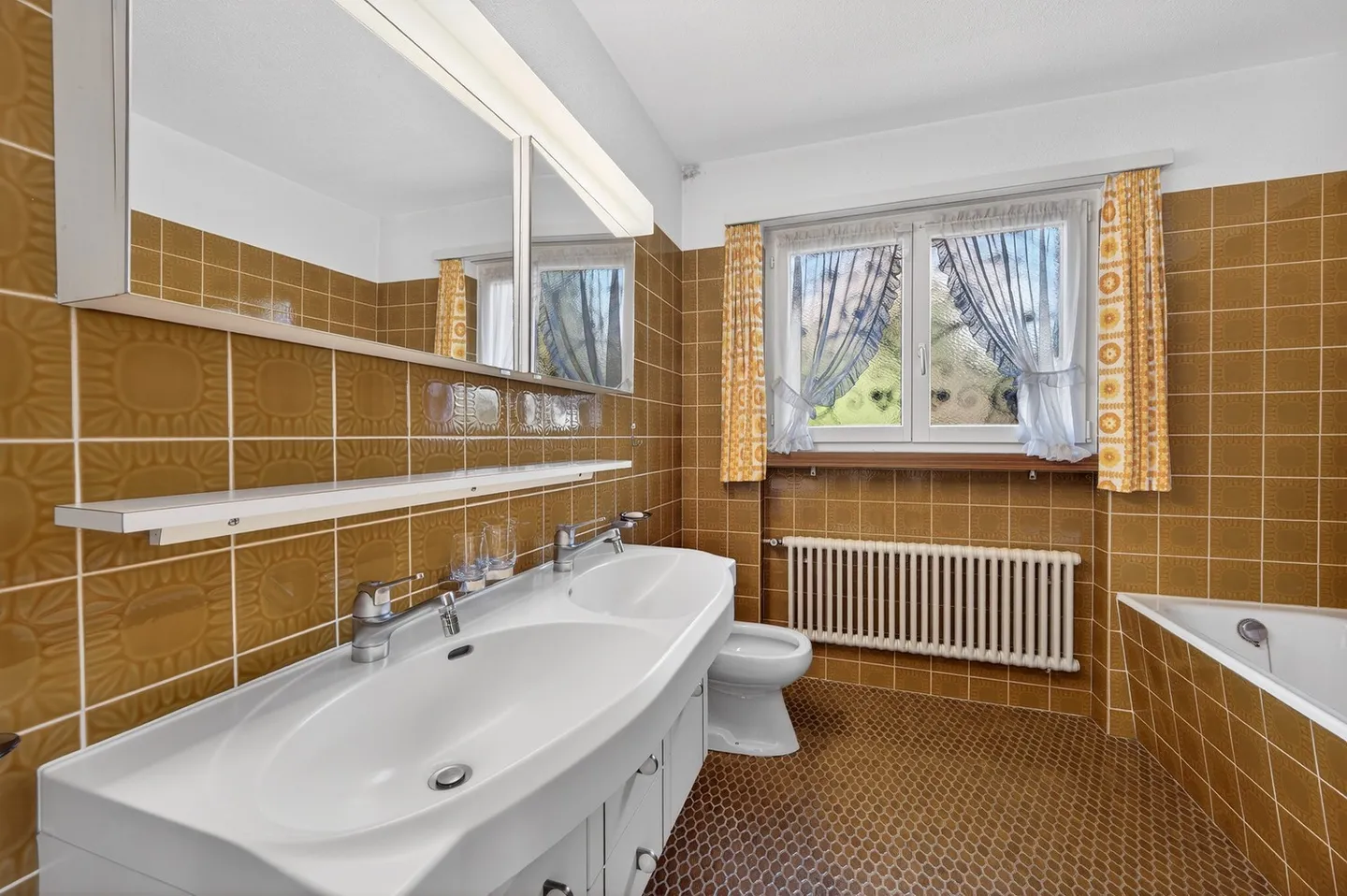 Spaziosa felicità con piscina e grande potenziale a Opfikon - Foto 9 di 10