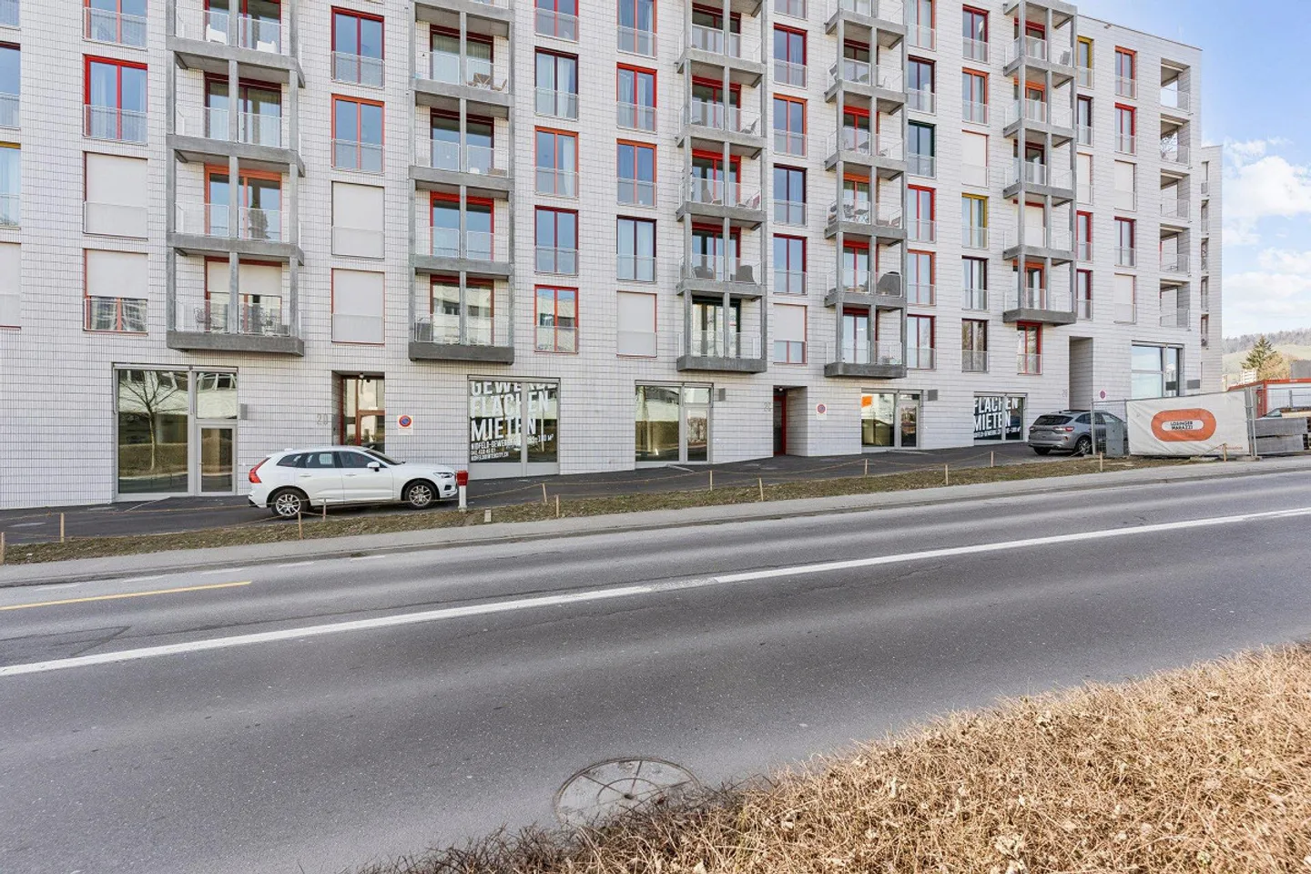 Partially developed commercial spaces in an emerging district - Photo 3 of 3