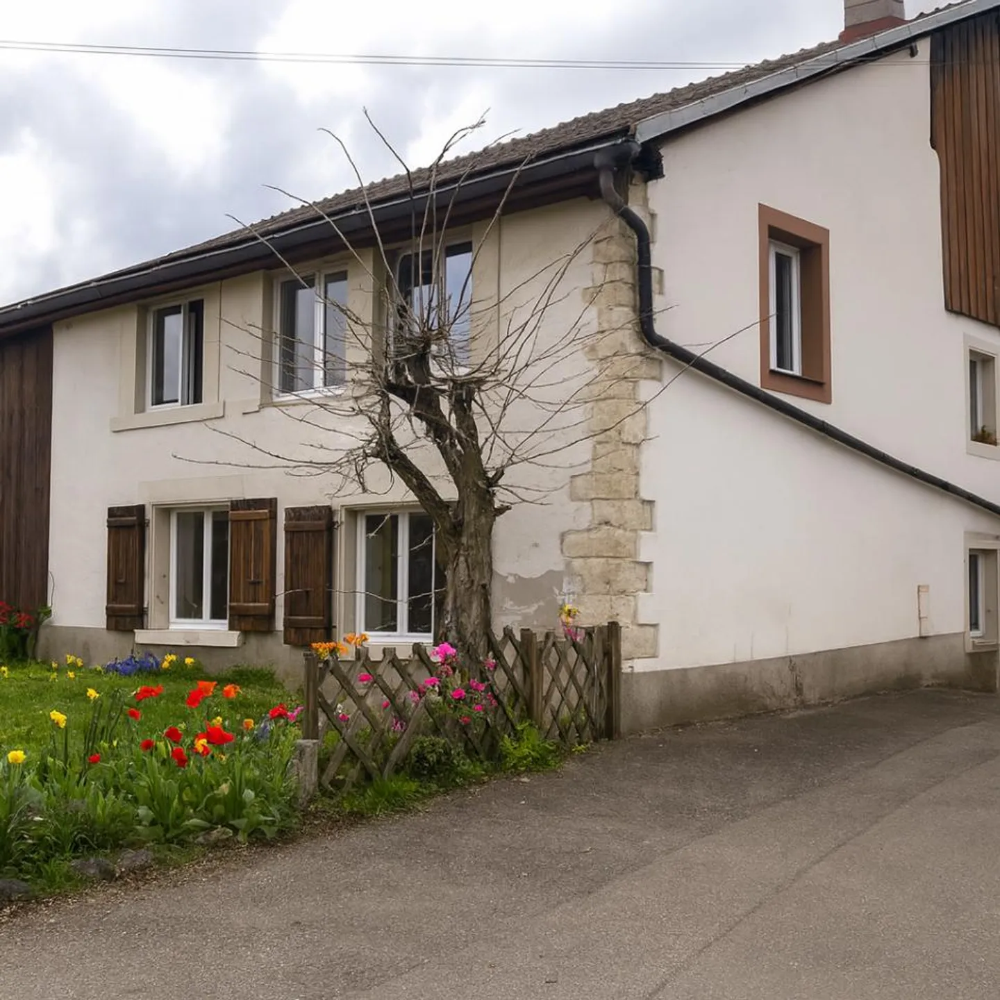 «Möbliert, mit privatem Garten in einem kleinen Gebäude, schöne grüne Umgebung» - Foto 1 von 9