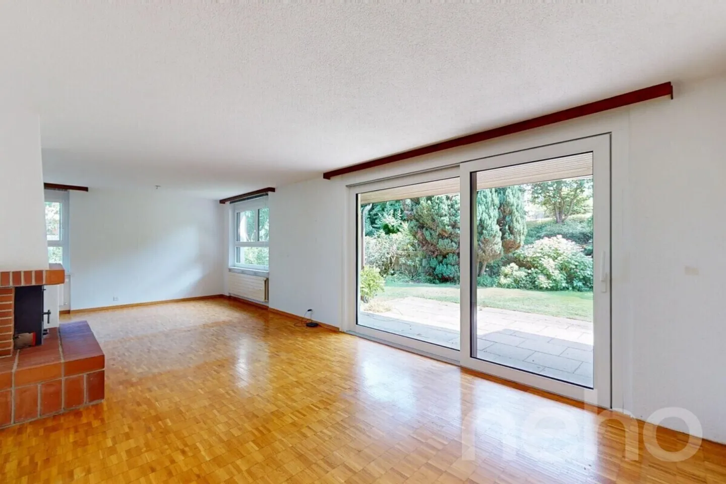 Affascinante casa a schiera con grande potenziale a Dielsdorf - Foto 1 di 12