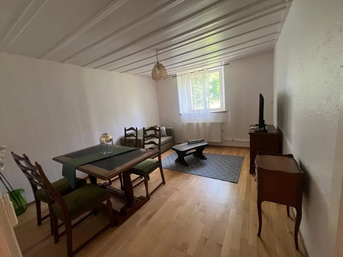 «Möbliert, mit privatem Garten in einem kleinen Gebäude, schöne grüne Umgebung» - Foto 7 von 9