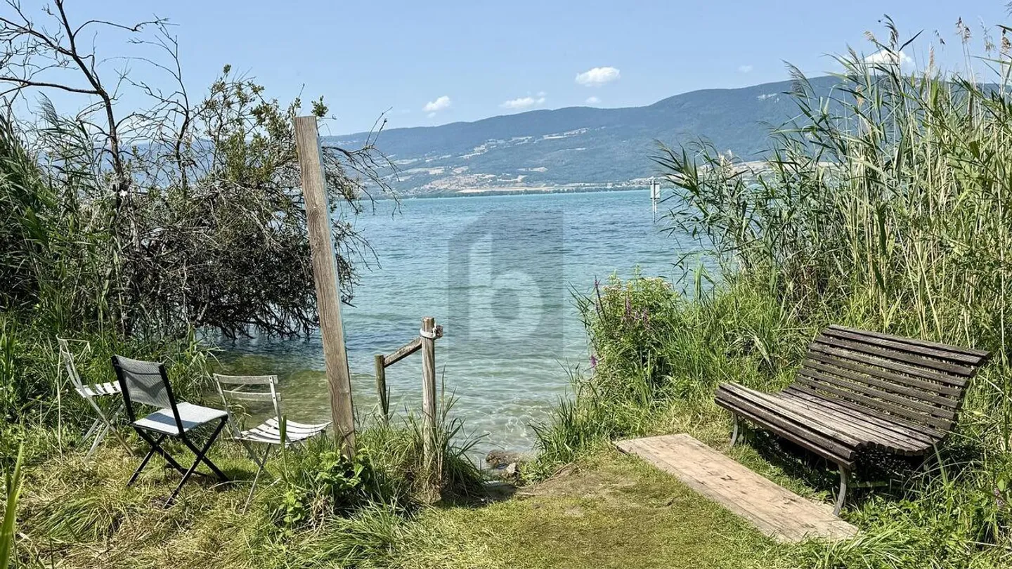OPPORTUNITÉ RARE AVEC VUE SUR LE LAC - 80 M JUSQU'À L'EAU - Photo 5 sur 6