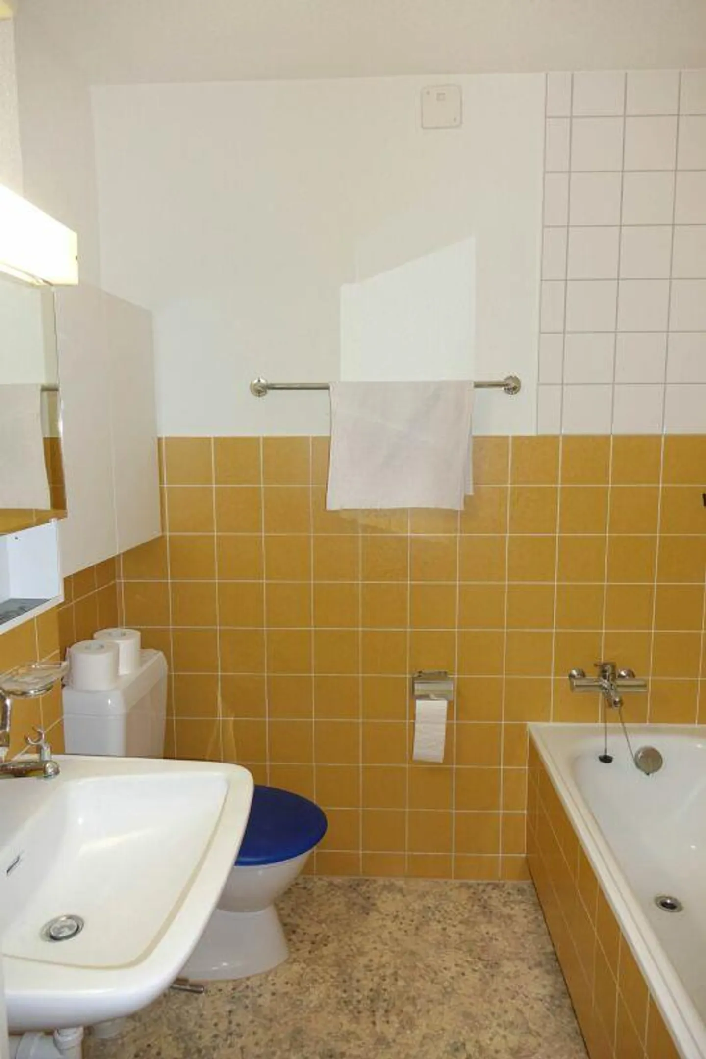 Living near hospital and old town - Photo 6 of 7