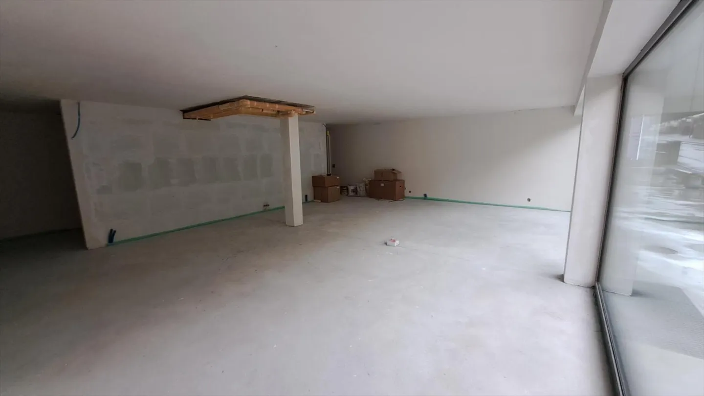 Spazio commerciale situato nel centro città - Foto 4 di 7