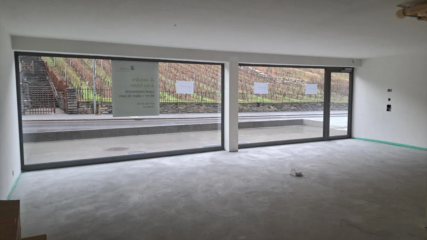 Spazio commerciale situato nel centro città - Foto 5 di 7