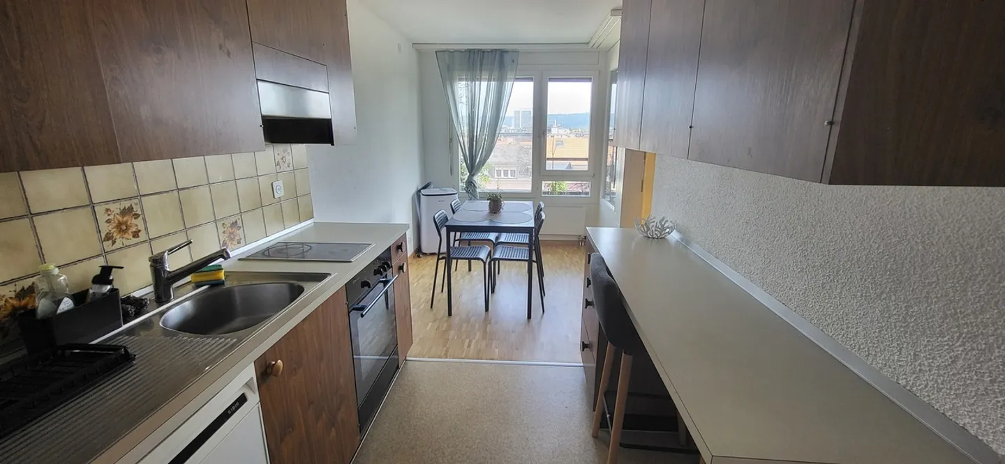 2.5 Room Apartment with Charm for Rent in the City Center of Biel - Photo 2 of 7