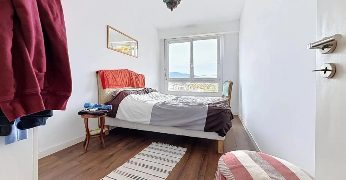 Spacious and bright apartment with 2 balconies - Photo 6 of 9