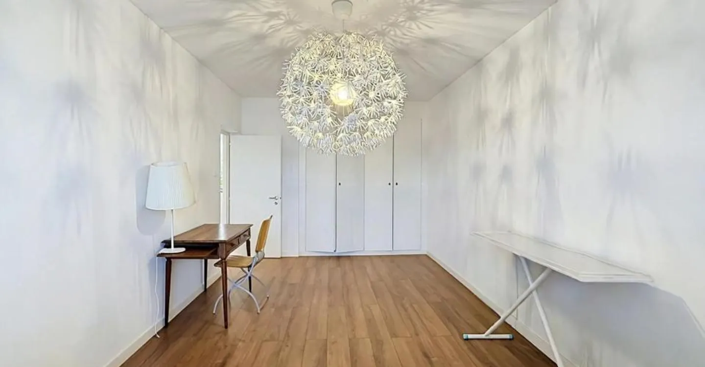 Spacious and bright apartment with 2 balconies - Photo 7 of 9