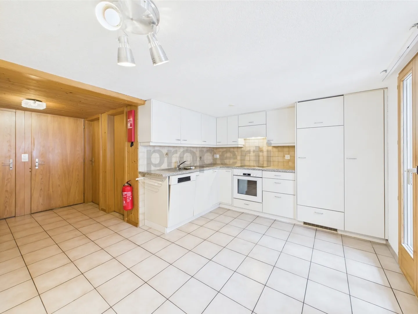 Ottima opportunità: Casa bifamiliare con studio e magazzino - Versatile e ampliabile - Foto 4 di 13