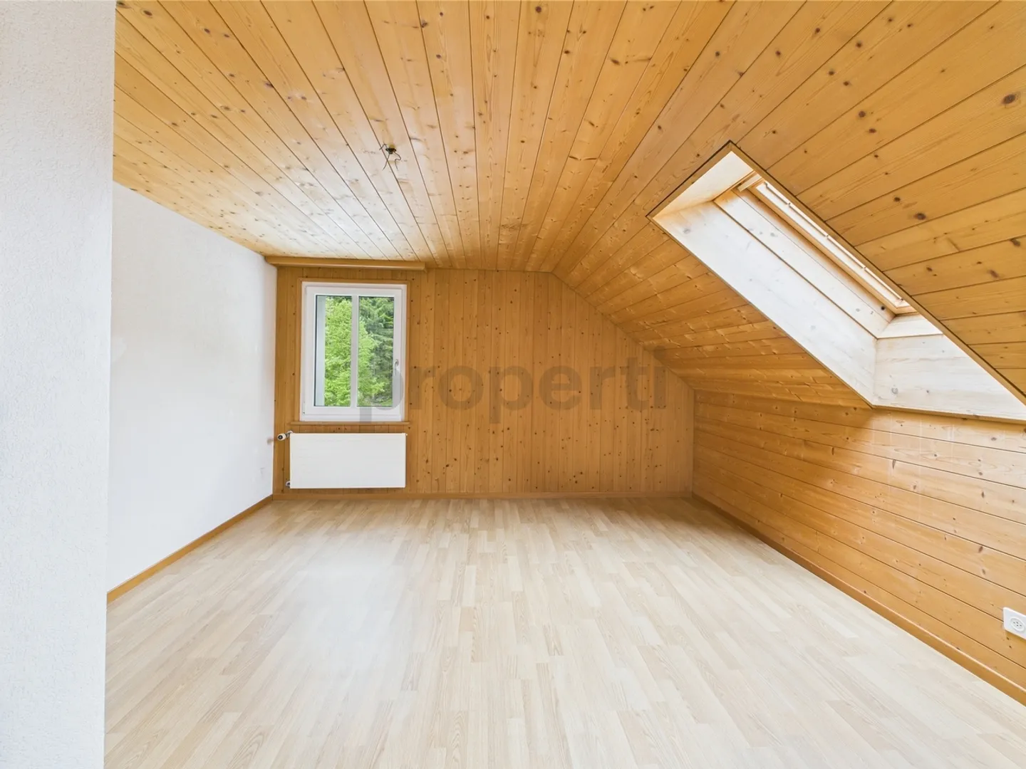 Ottima opportunità: Casa bifamiliare con studio e magazzino - Versatile e ampliabile - Foto 8 di 13