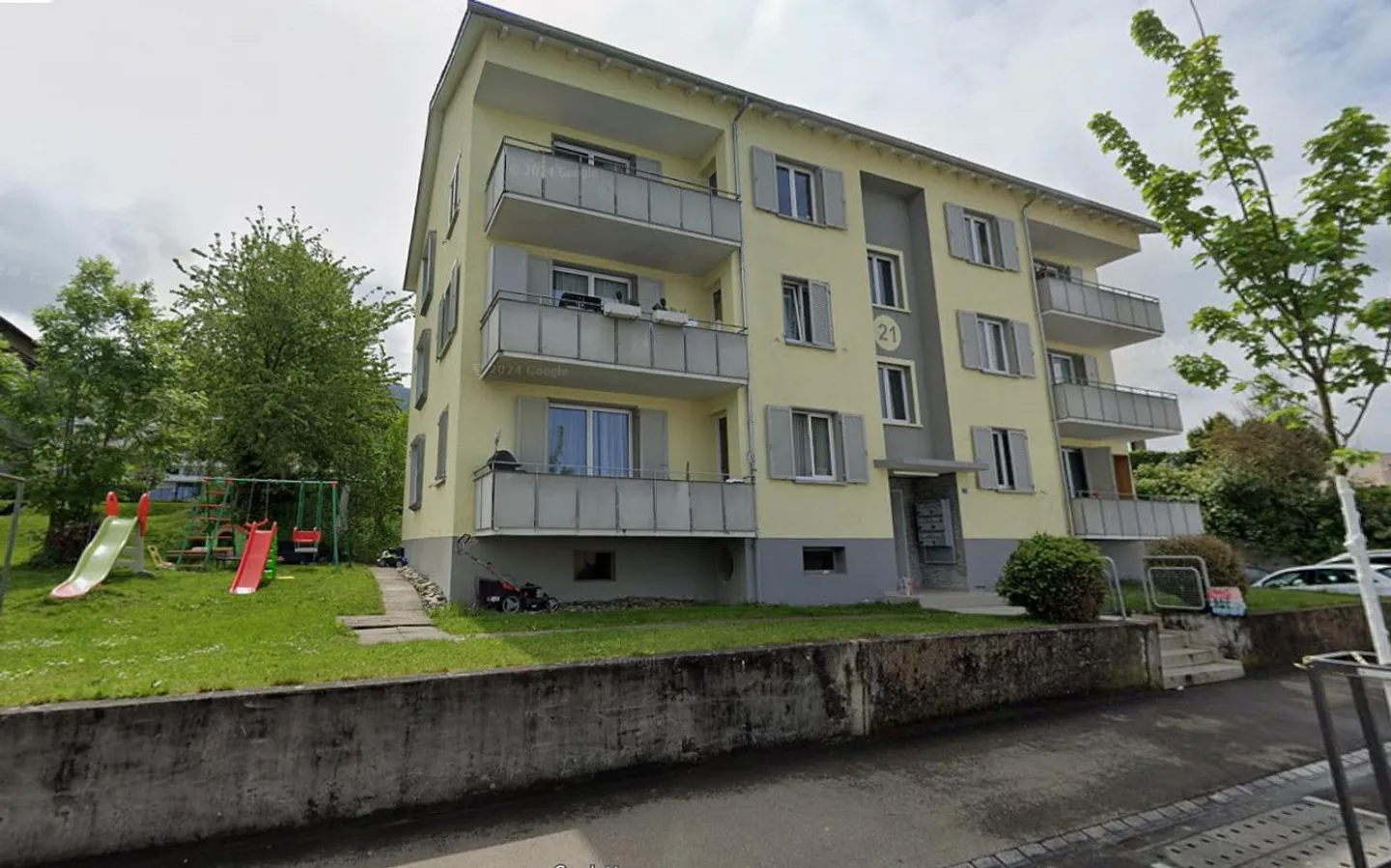 Charming 3.5-room apartment with balcony in Rorschach - Photo 1 of 4