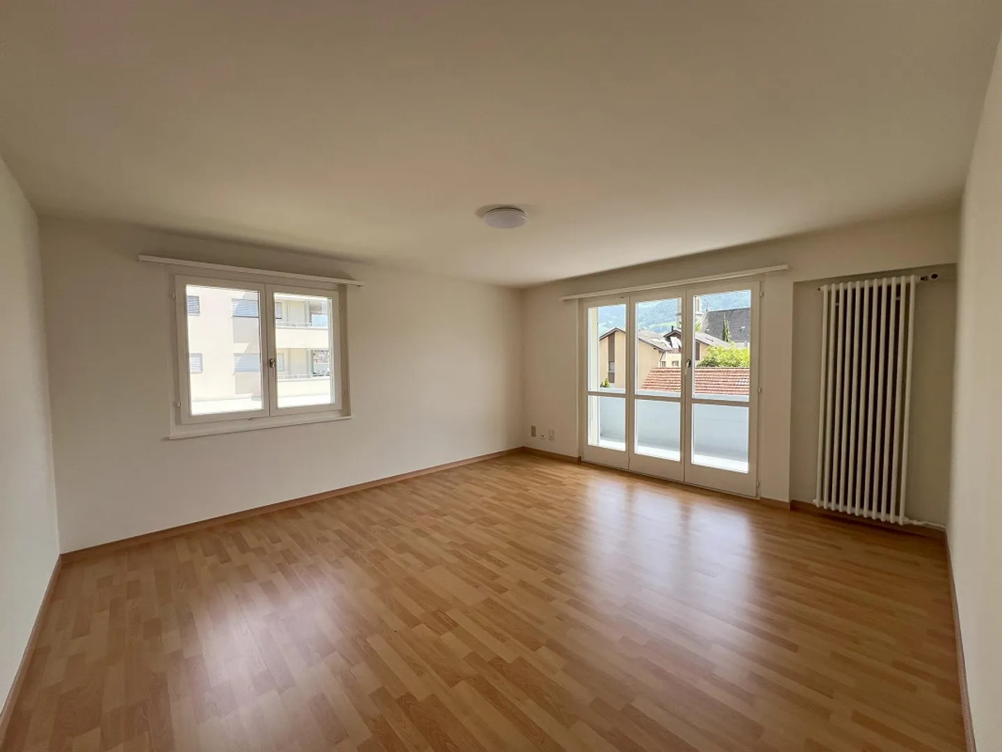 Appartement 5.5 pièces partiellement rénové à Ennetbürgen - Photo 3 sur 9