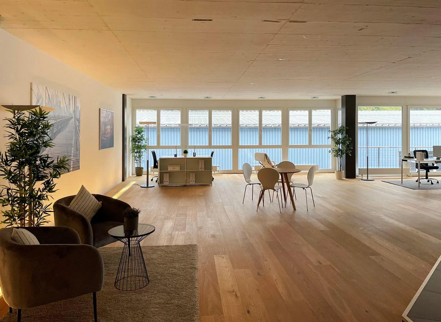 Spazio ufficio/commerciale luminoso con sala riunioni, cucina e bagno - Foto 4 di 5