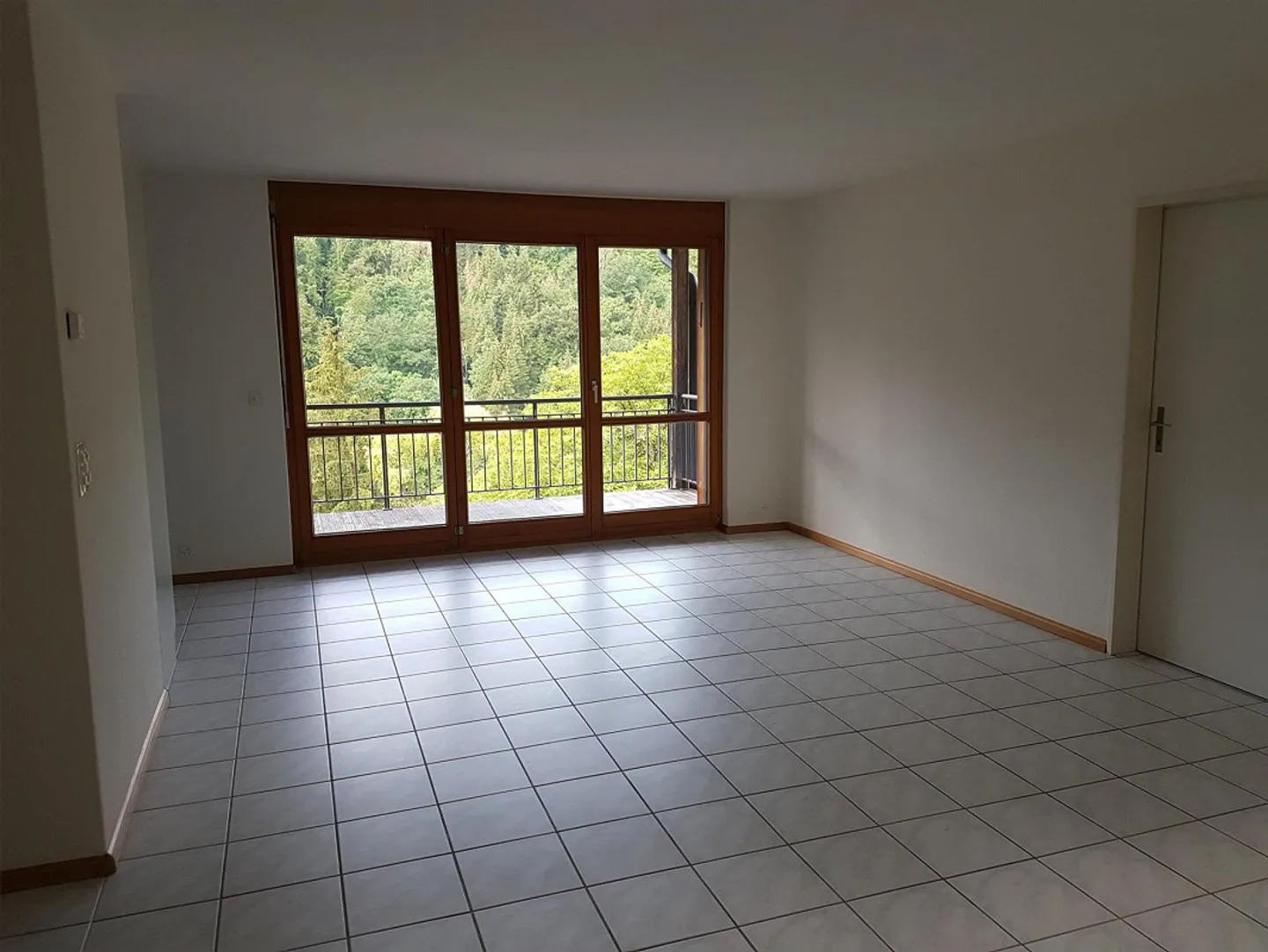 Charming 4.5-room apartment with balcony and garage in Dittingen - Photo 3 of 9