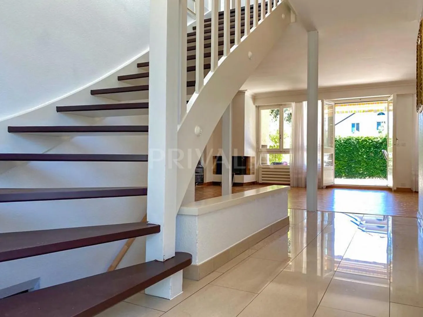 Schöne individuelle Villa mit großem Garten in Prangins - Foto 3 von 7