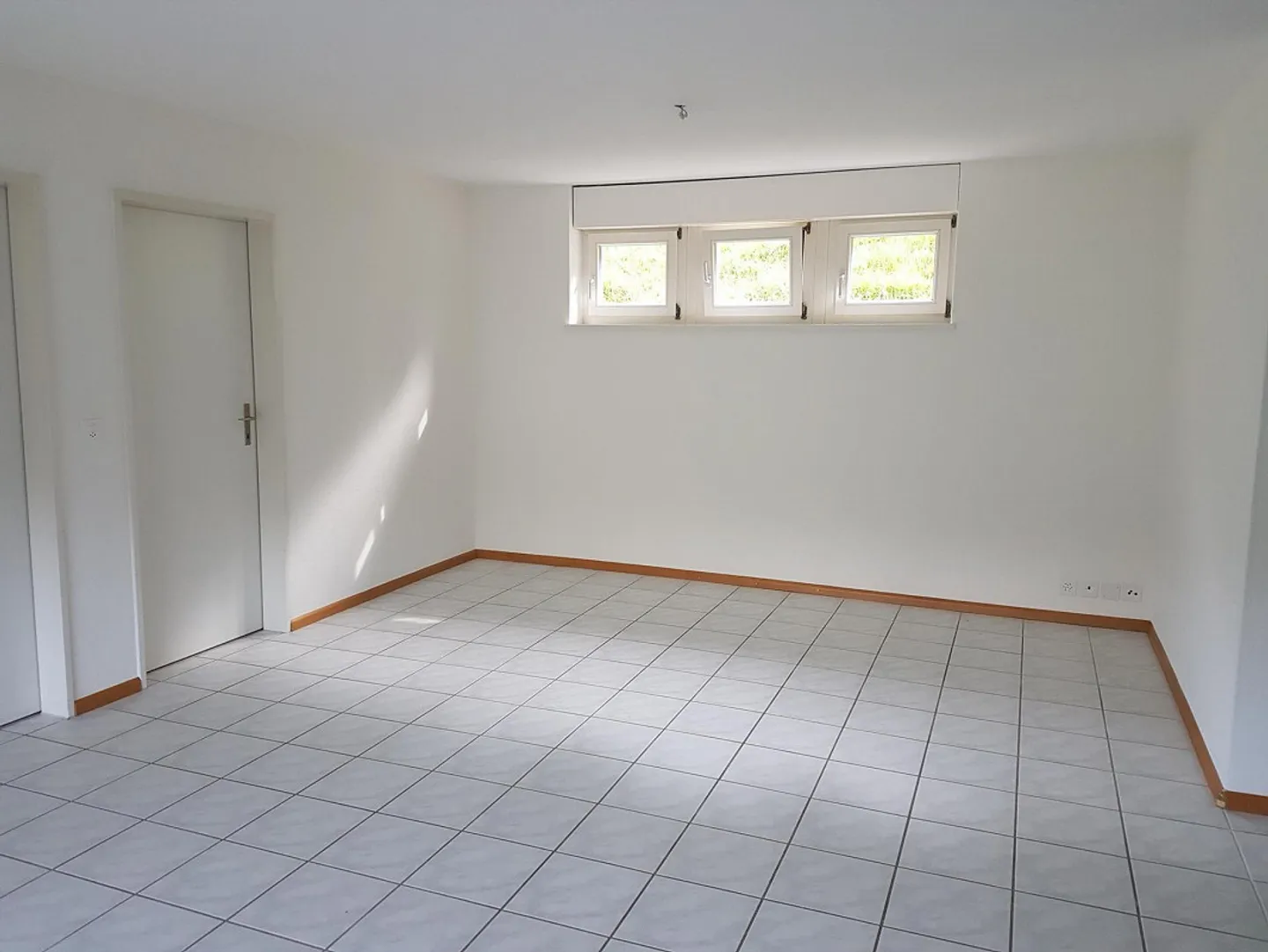 Charming 4.5-room apartment with balcony and garage in Dittingen - Photo 8 of 9