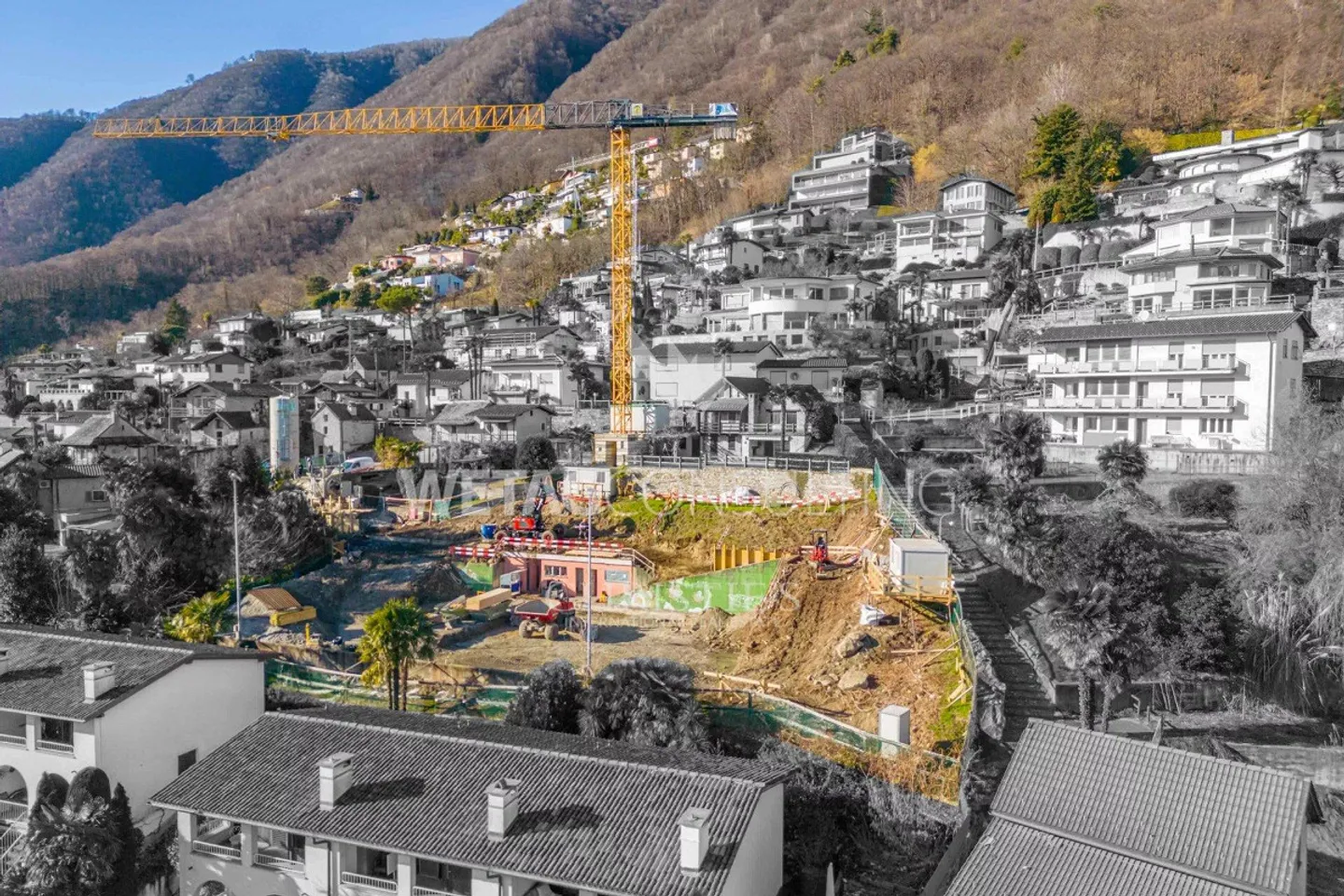 Villa elegante e moderna con vista lago e giardino a Brione sopra Minus... - Foto 10 di 11