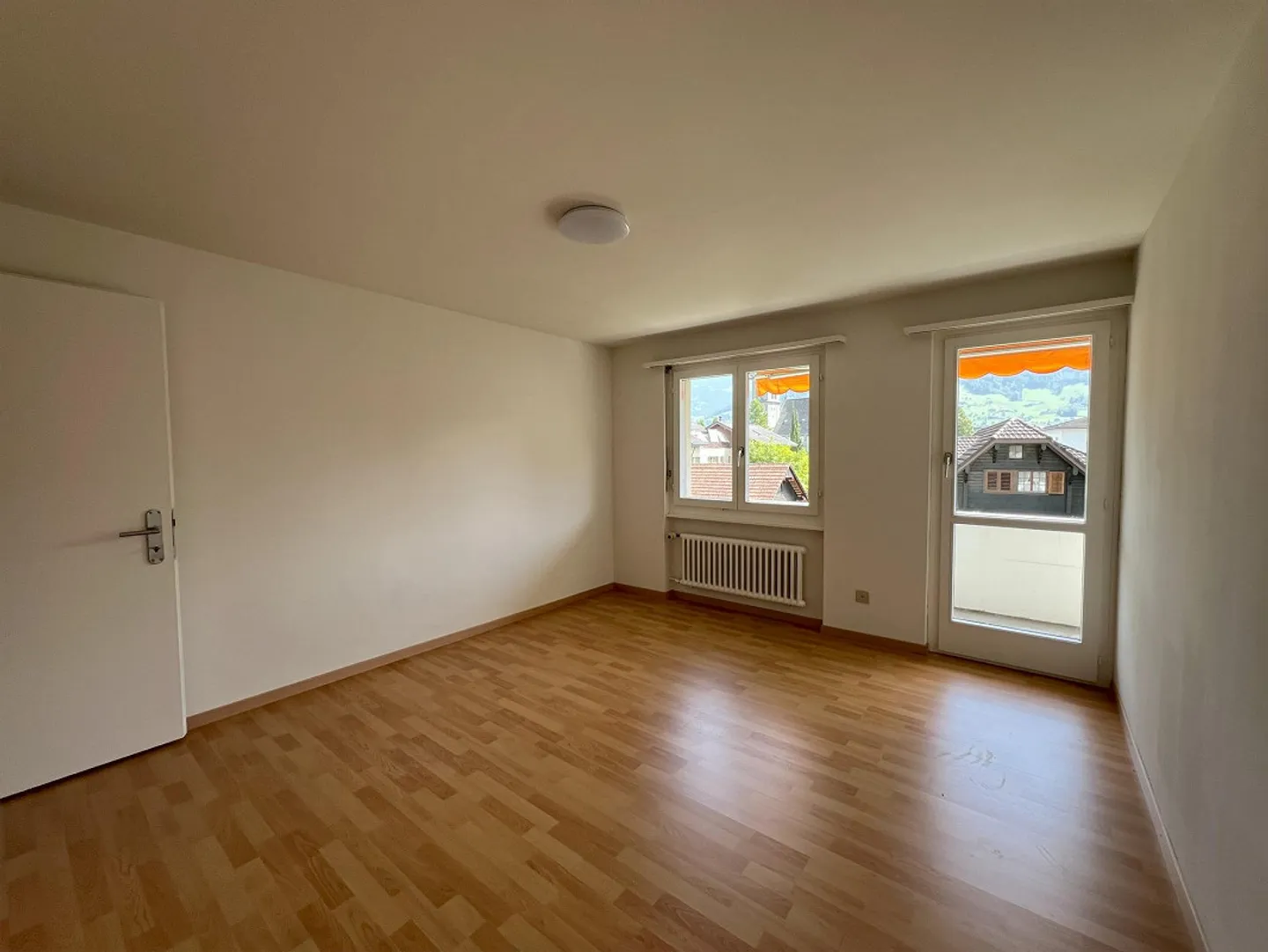 Appartement 5.5 pièces partiellement rénové à Ennetbürgen - Photo 5 sur 9