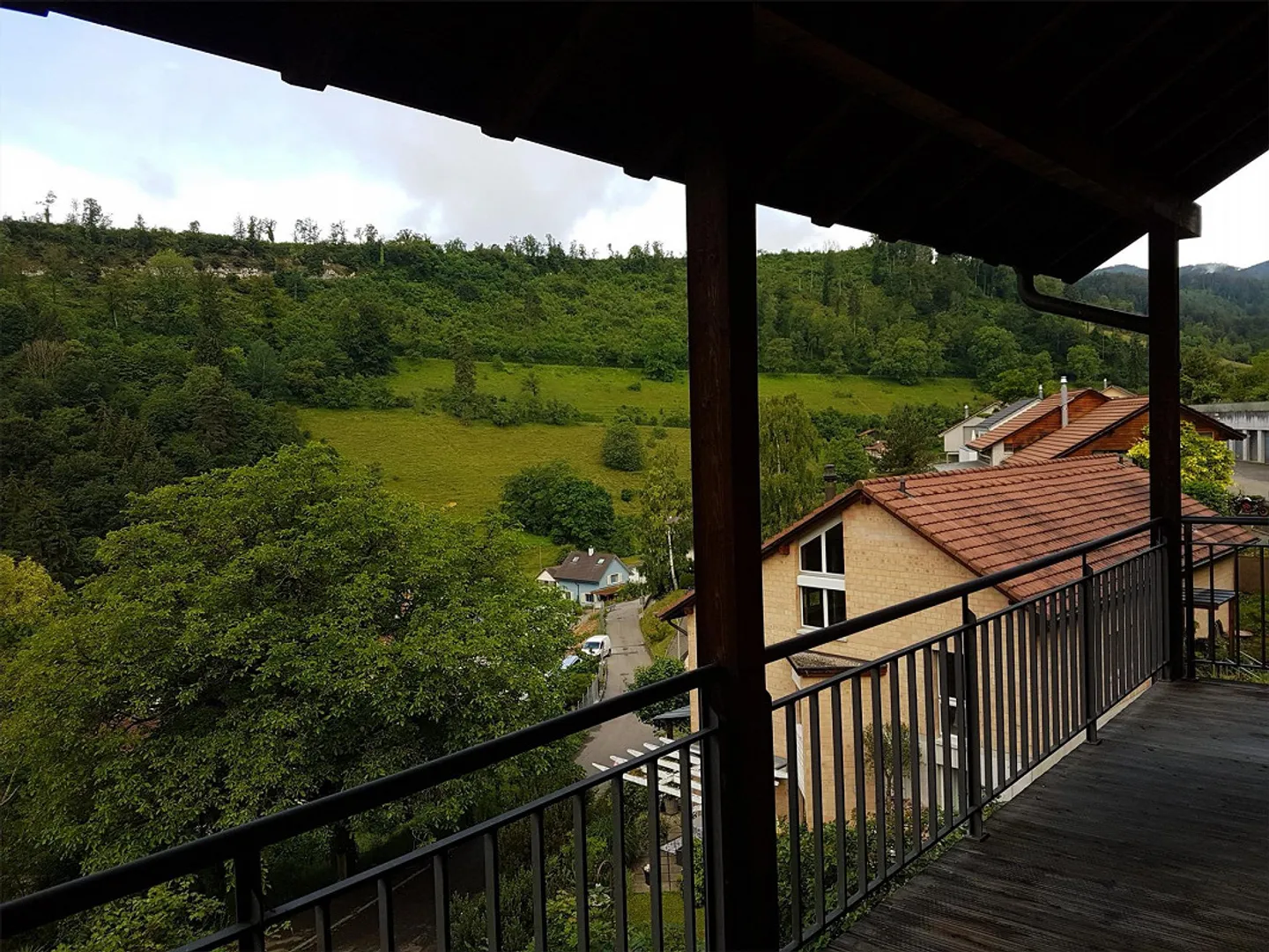 Charming 4.5-room apartment with balcony and garage in Dittingen - Photo 2 of 9