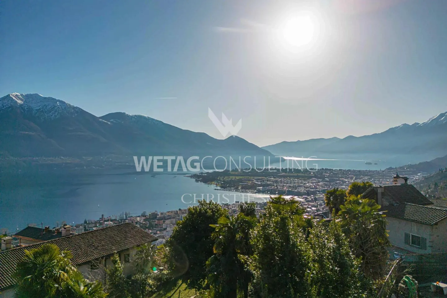 Villa elegante e moderna con vista lago e giardino a Brione sopra Minus... - Foto 2 di 11