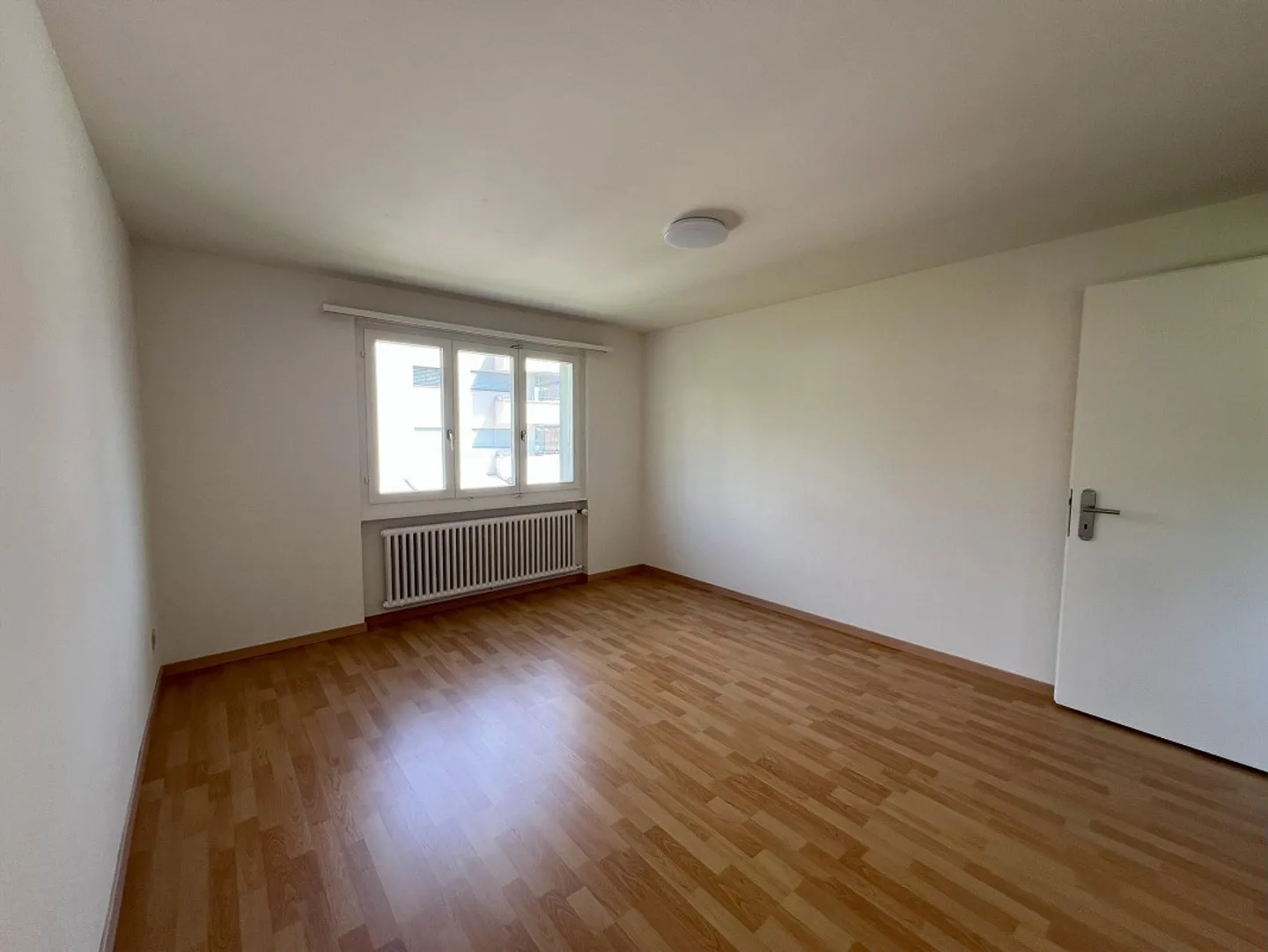 Appartement 5.5 pièces partiellement rénové à Ennetbürgen - Photo 8 sur 9