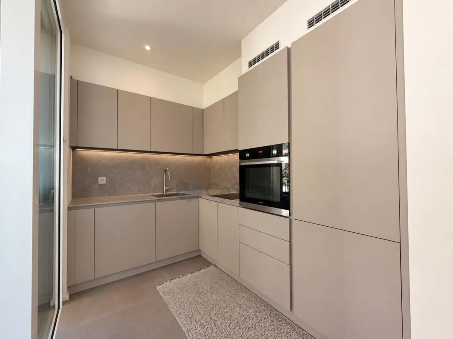 BELLINZONA CENTRE - APPARTEMENT MODERNE 2.5 CHAMBRES, TERRASSE SPACIEUSE - Photo 6 sur 16