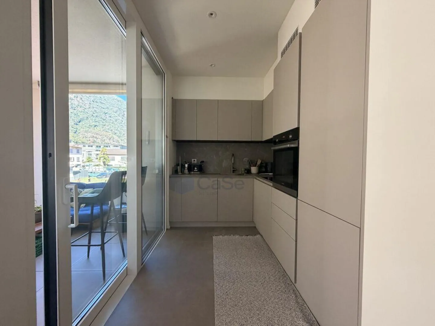 BELLINZONA CENTRE - APPARTEMENT MODERNE 2.5 CHAMBRES, TERRASSE SPACIEUSE - Photo 7 sur 16