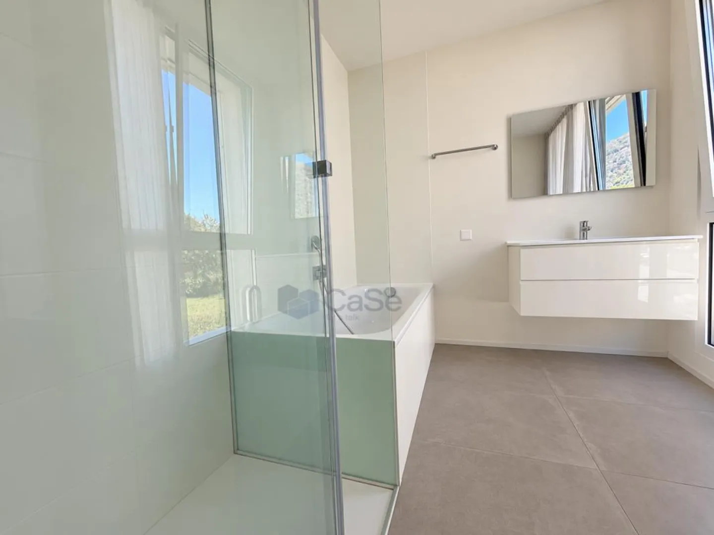 BELLINZONA CENTRE - APPARTEMENT MODERNE 2.5 CHAMBRES, TERRASSE SPACIEUSE - Photo 11 sur 16