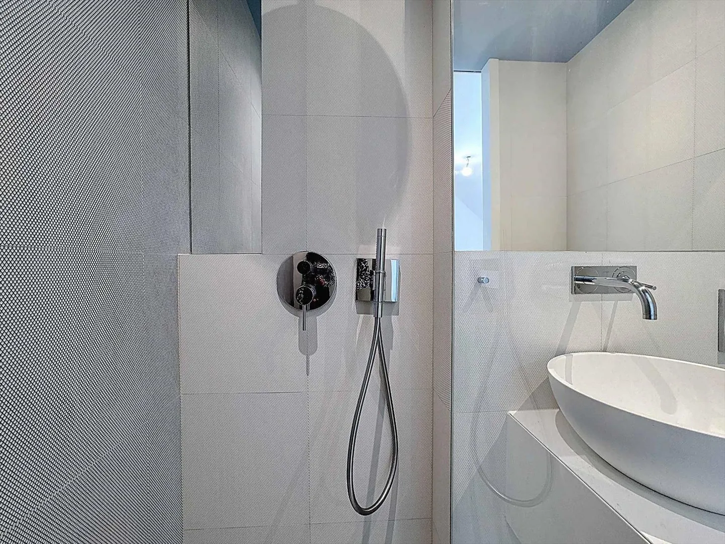 Charmant appartement de 2.5 pièces avec vue champêtre - Photo 9 sur 11