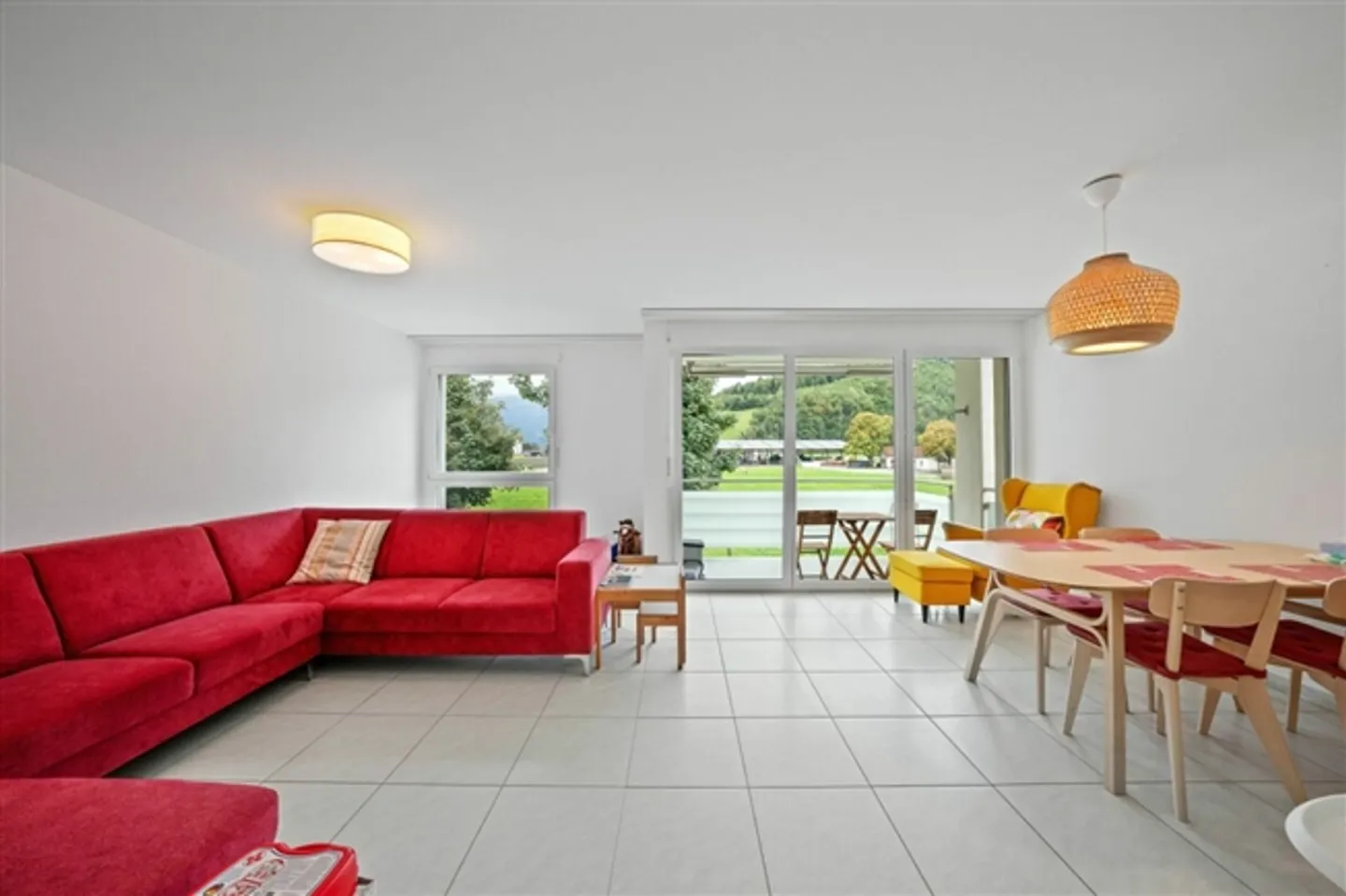 Appartements de 4,5 pièces dans un emplacement calme avec vue dégagée - Photo 1 sur 19