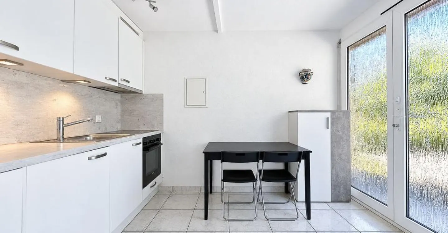 Helle Wohnung mit privatem Eingang und großer Terrasse - Foto 3 von 3