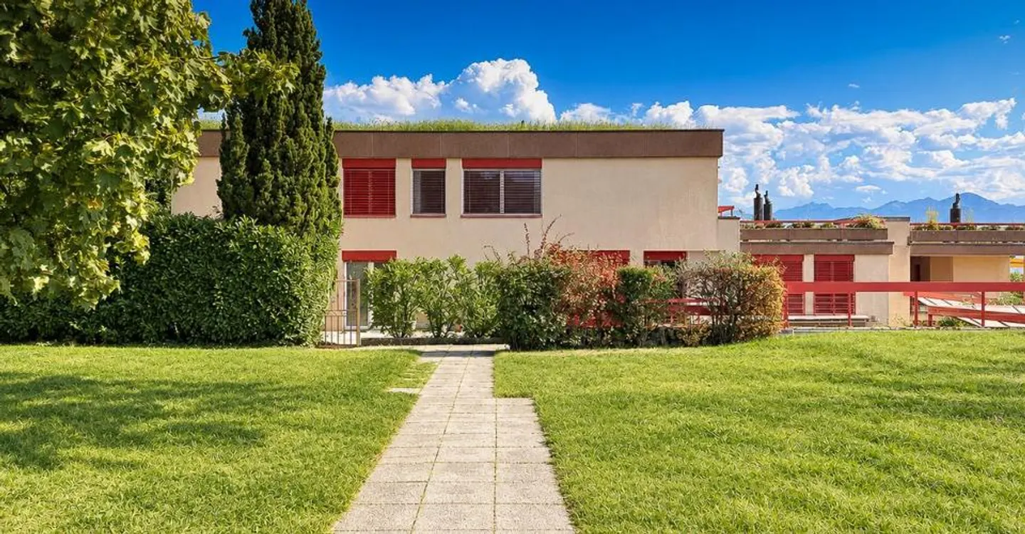 Helle Wohnung mit privatem Eingang und großer Terrasse - Foto 1 von 3