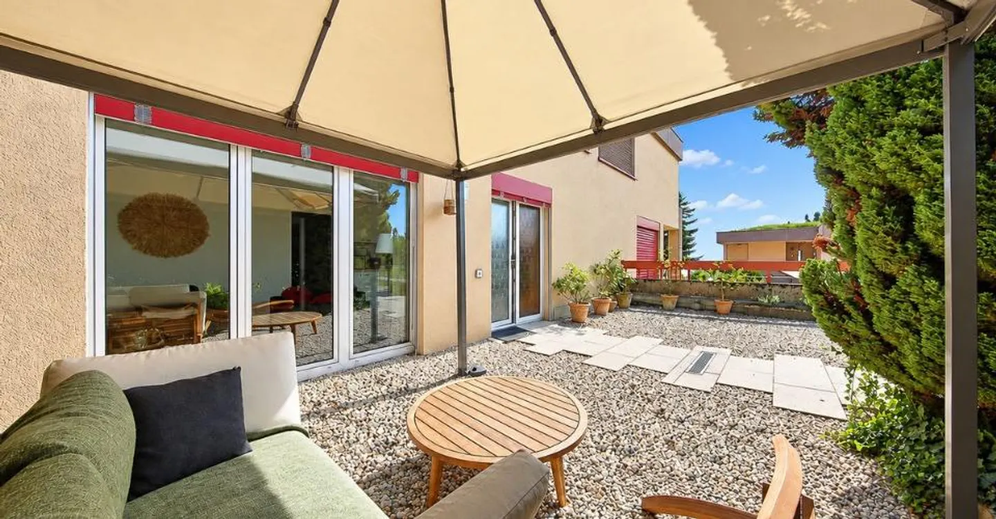 Helle Wohnung mit privatem Eingang und großer Terrasse - Foto 2 von 3