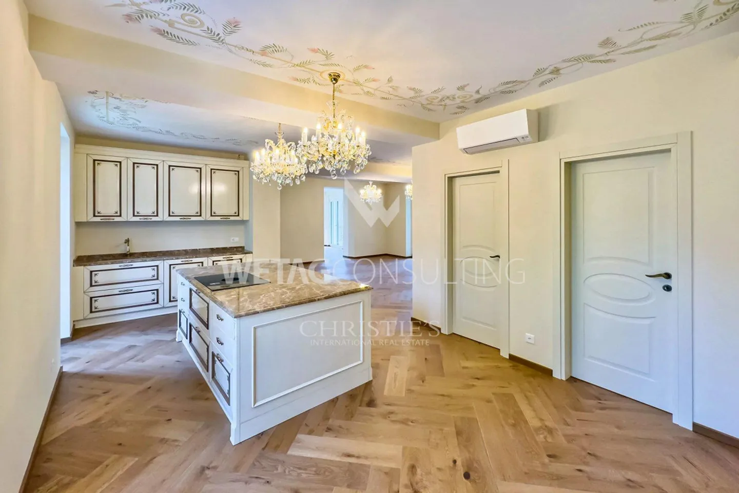 Elegante villa completamente ristrutturata a Lugano con idromassaggio su... - Foto 4 di 10