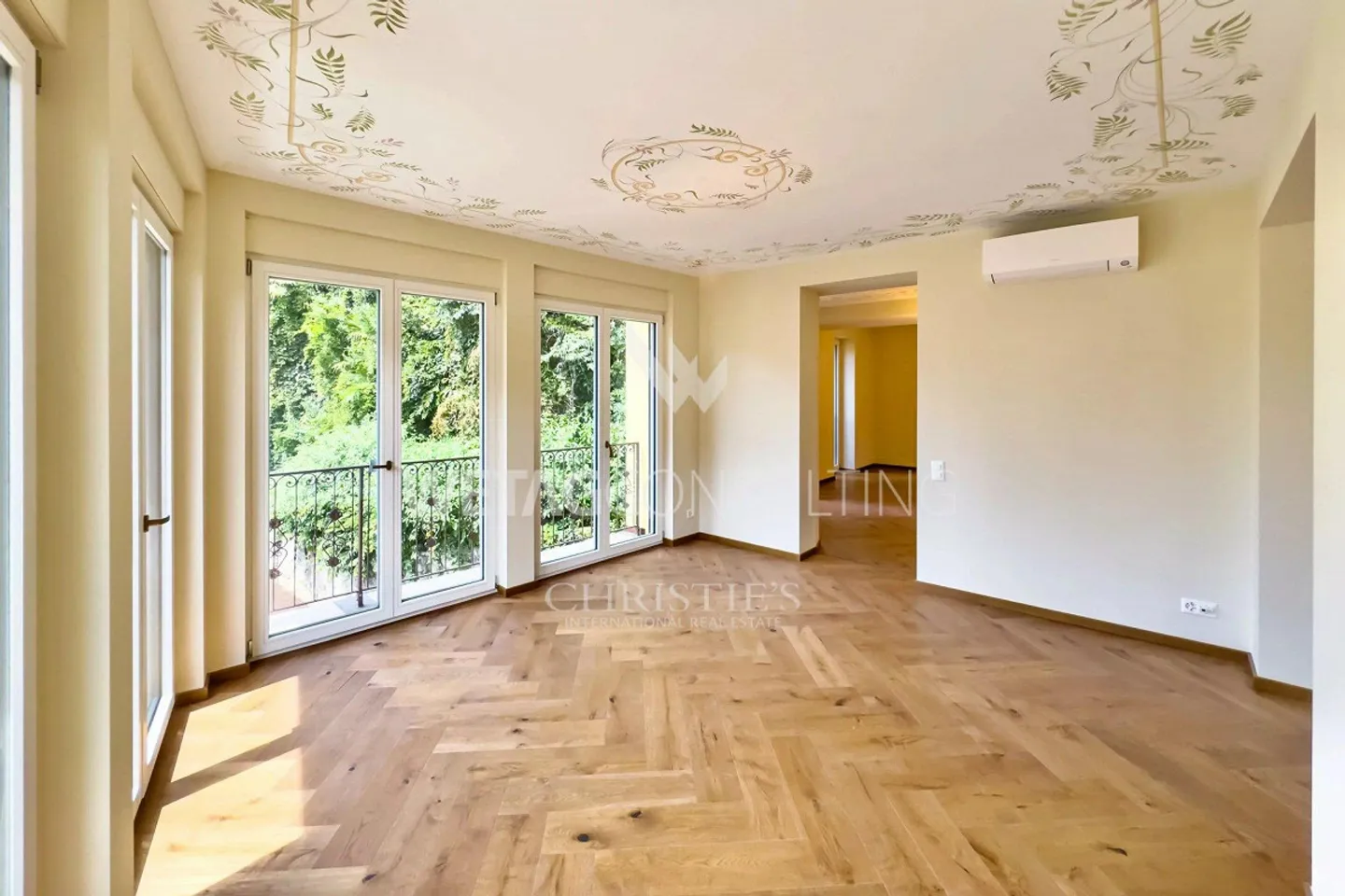 Elegante villa completamente ristrutturata a Lugano con idromassaggio su... - Foto 5 di 10