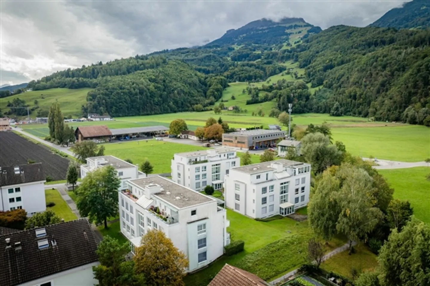 Appartements de 4,5 pièces dans un emplacement calme avec vue dégagée - Photo 16 sur 19