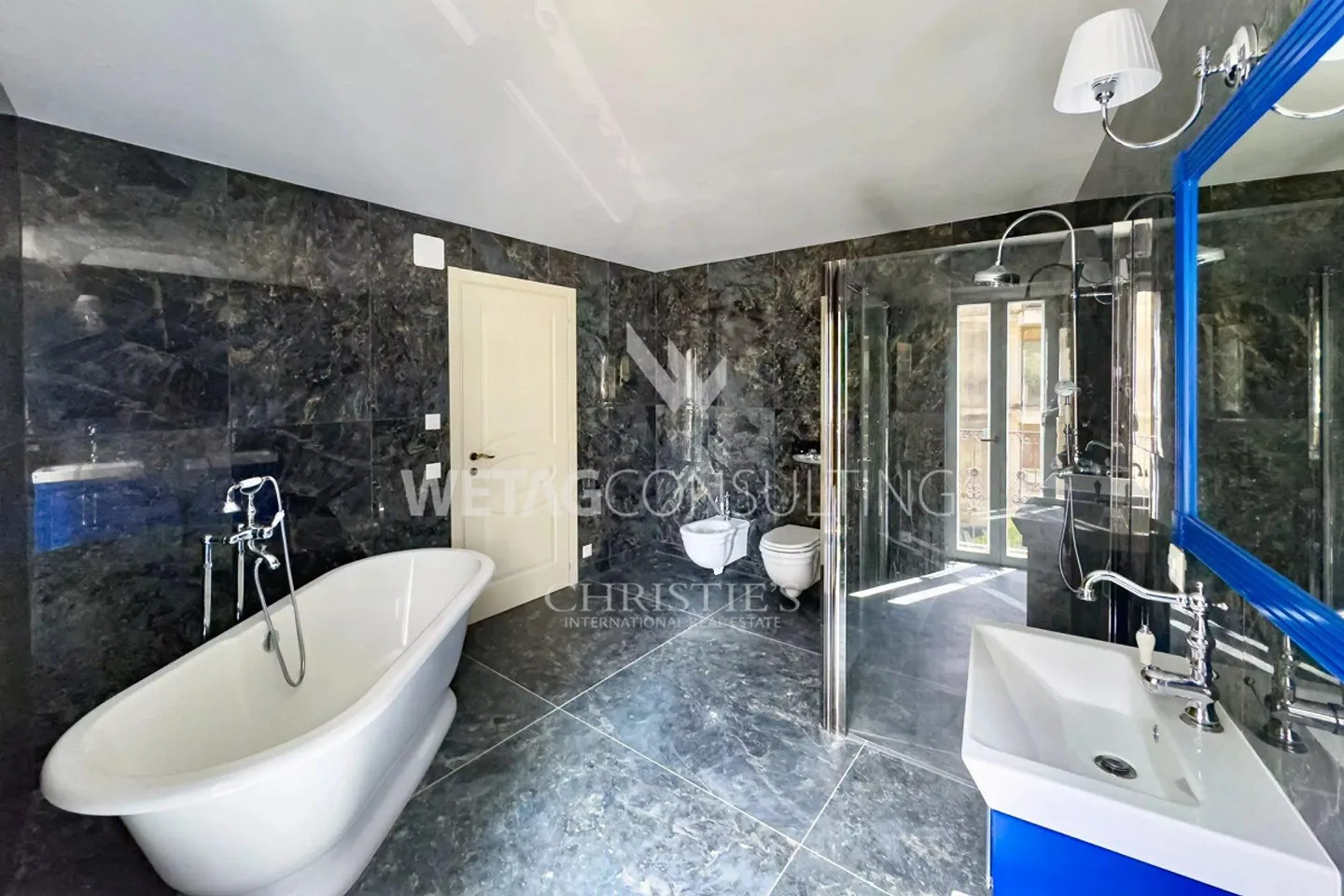 Elegante villa completamente ristrutturata a Lugano con idromassaggio su... - Foto 7 di 10