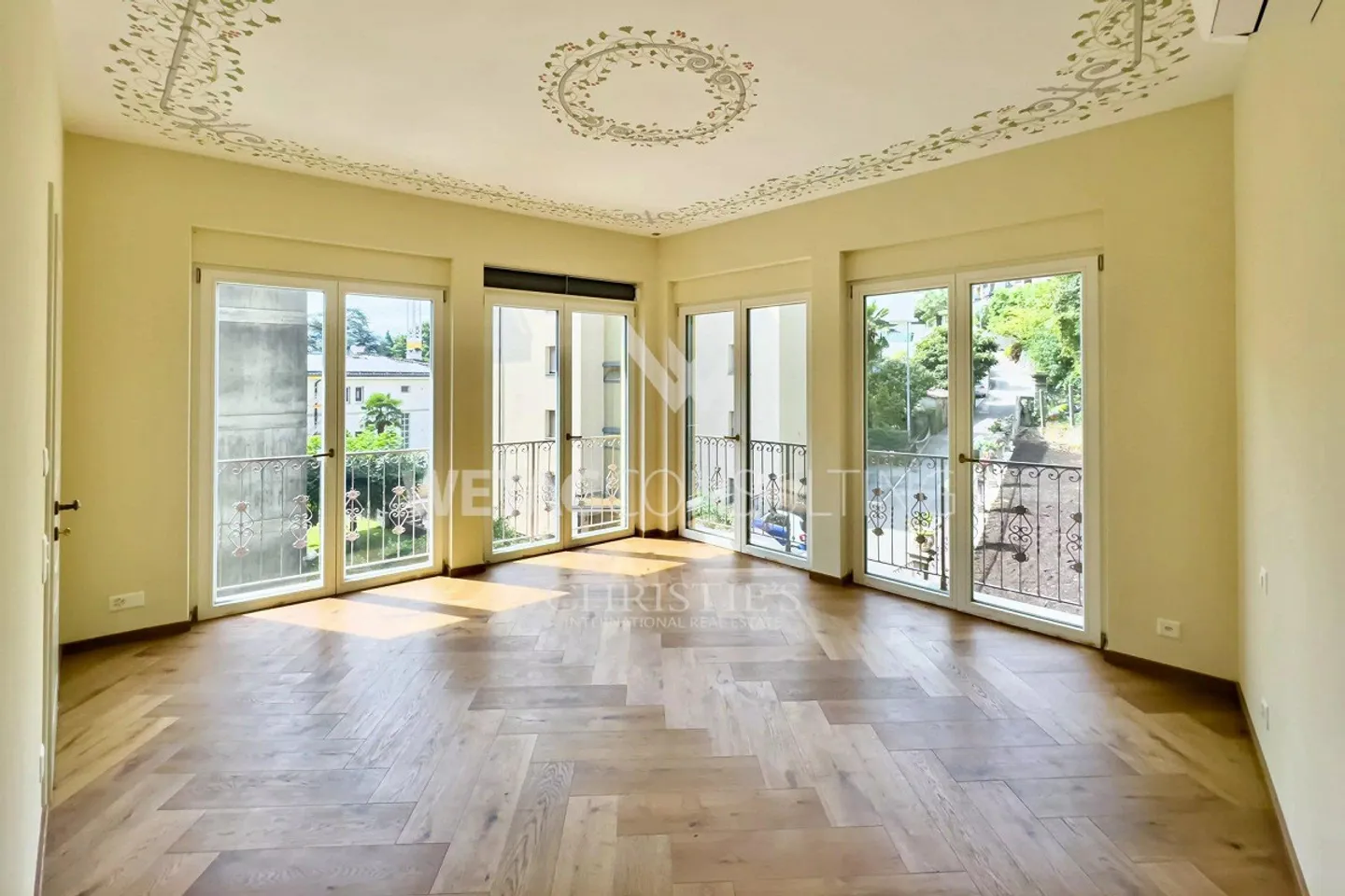 Elegante villa completamente ristrutturata a Lugano con idromassaggio su... - Foto 8 di 10