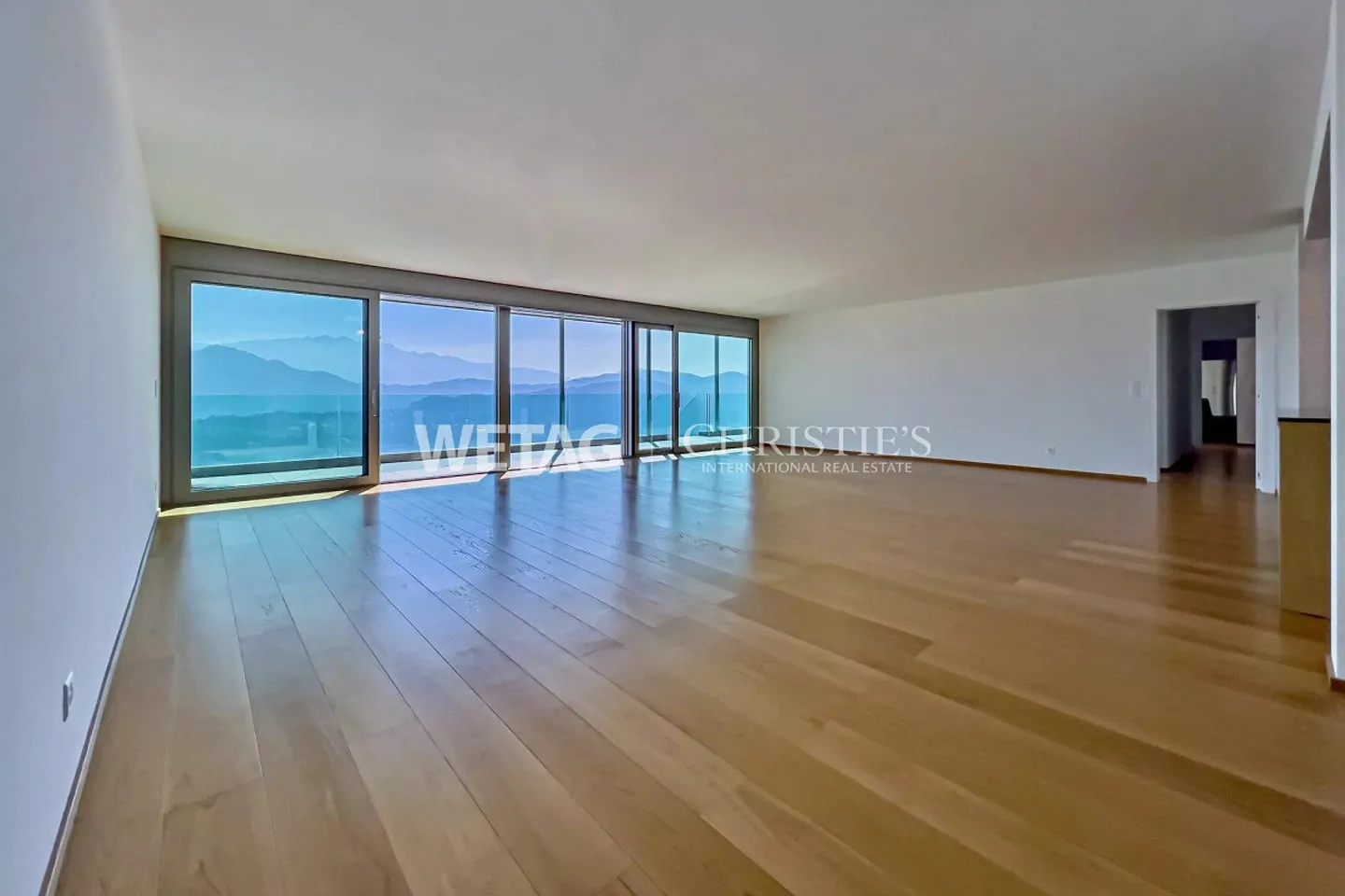 Prestigious apartment with spectacular views of Lake Lugano... - Photo 3 of 12