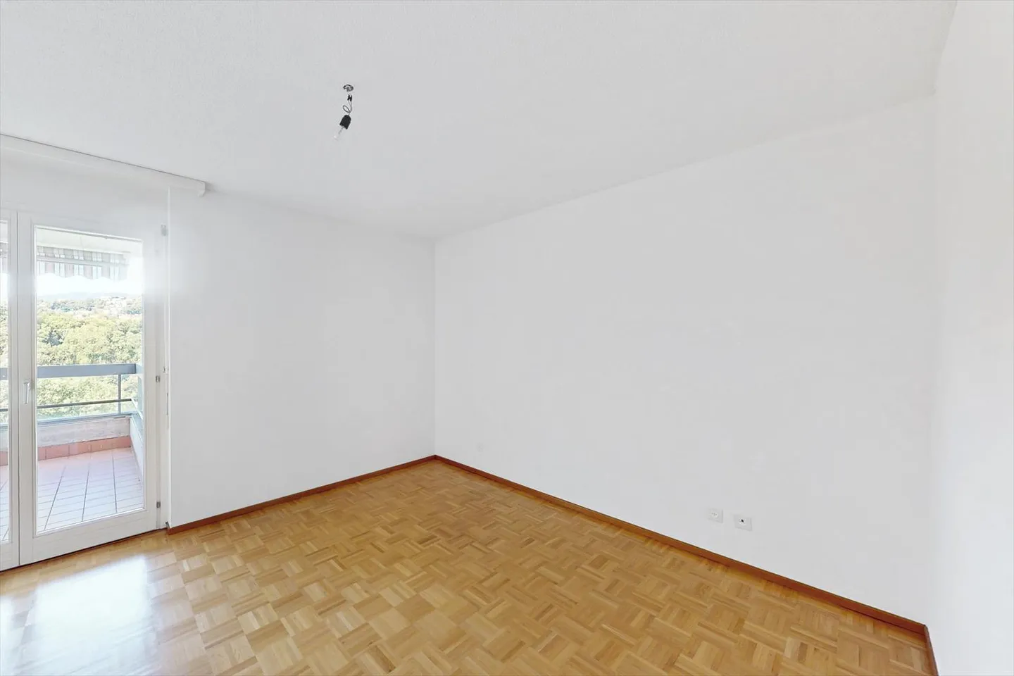 Elegance and Tranquility: 3.5-Room Apartment in the Green - Photo 7 of 11