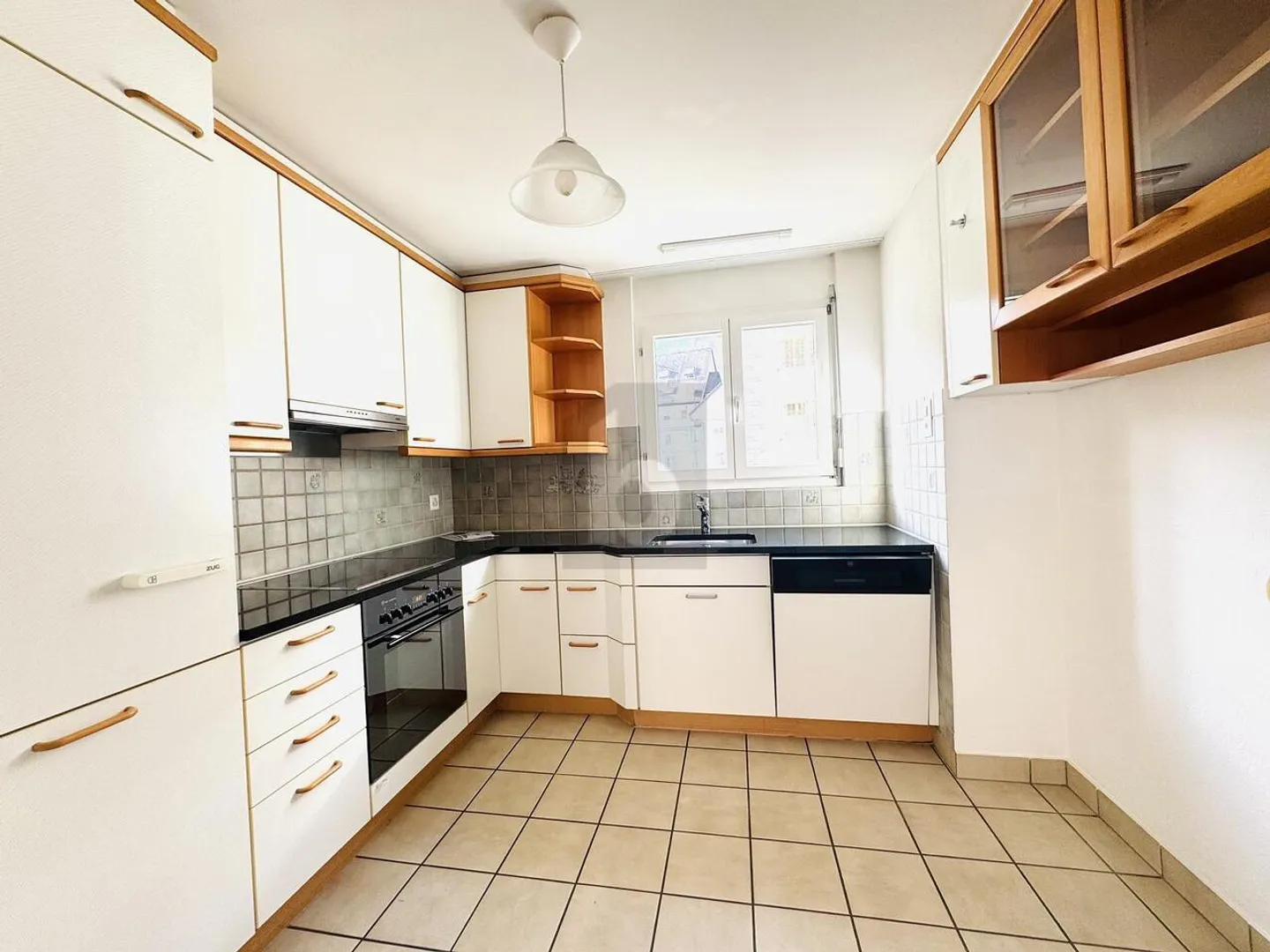 Charming, Bright and Centrally Located - Photo 3 of 6