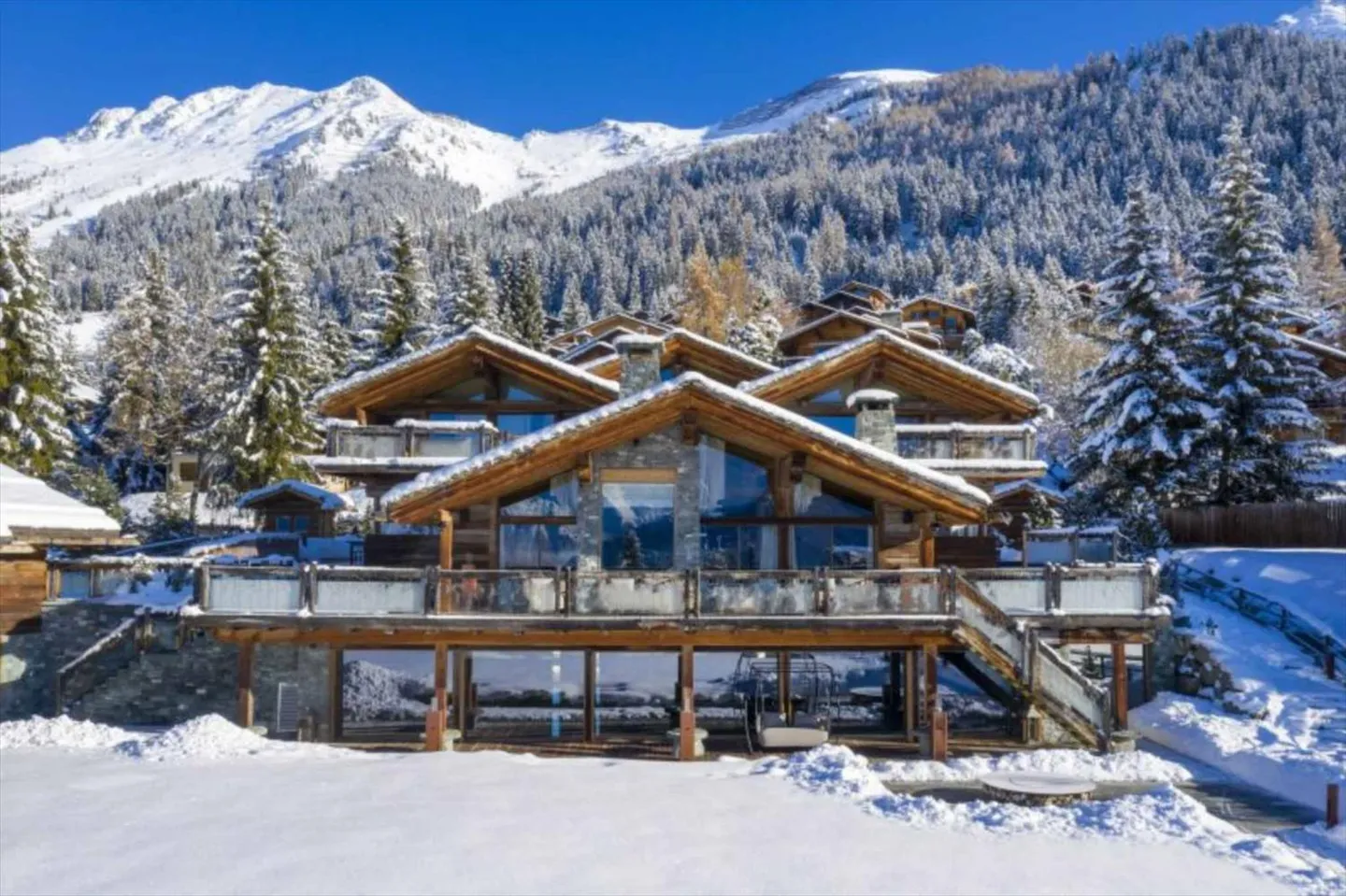 IL SOMMITÀ DEL LUSSO - CHALET CON 9 CAMERE DA LETTO - Foto 11 di 11