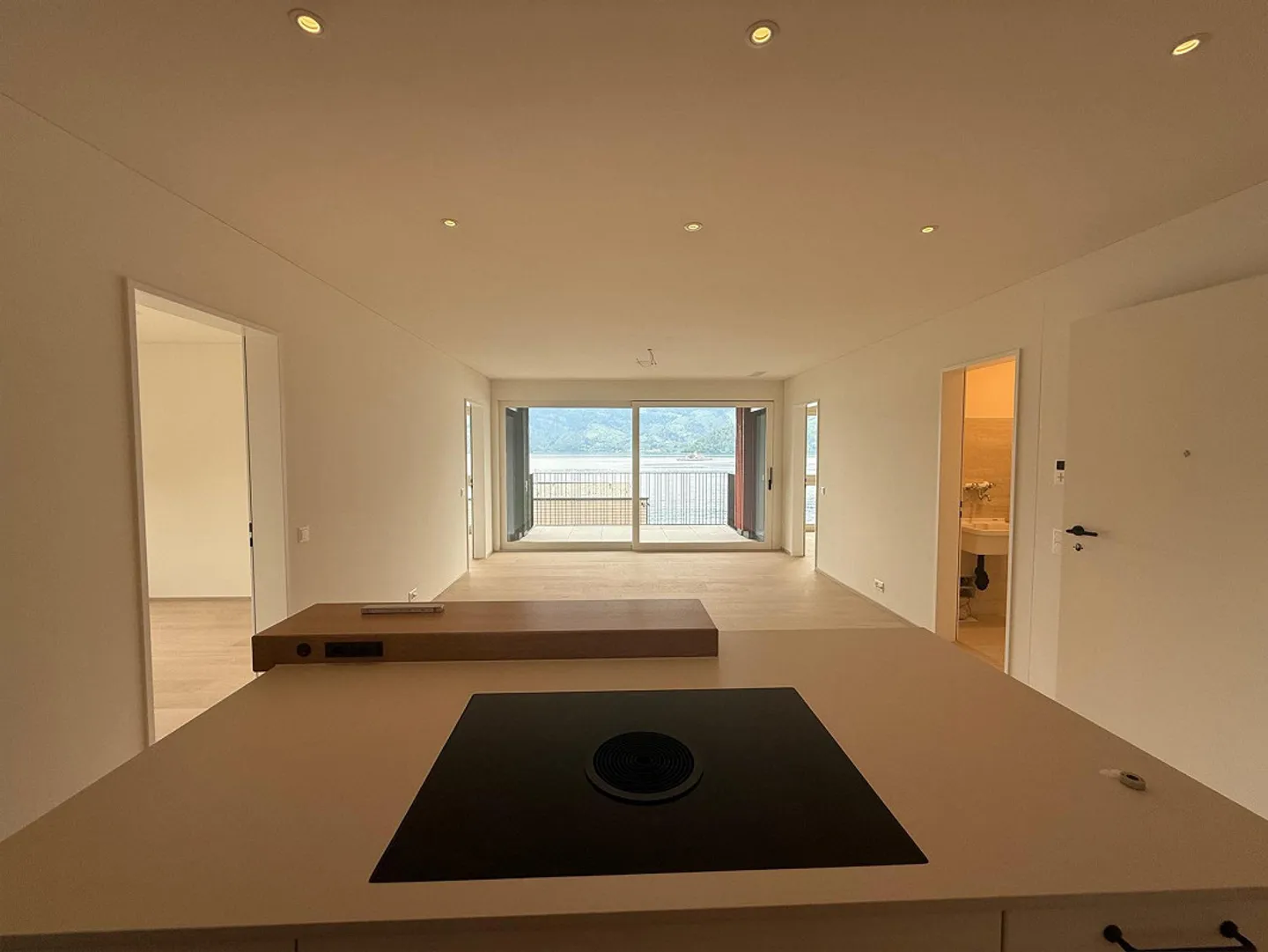 Exclusive 5.5-room new apartment with unobstructed lake view - Photo 6 of 10