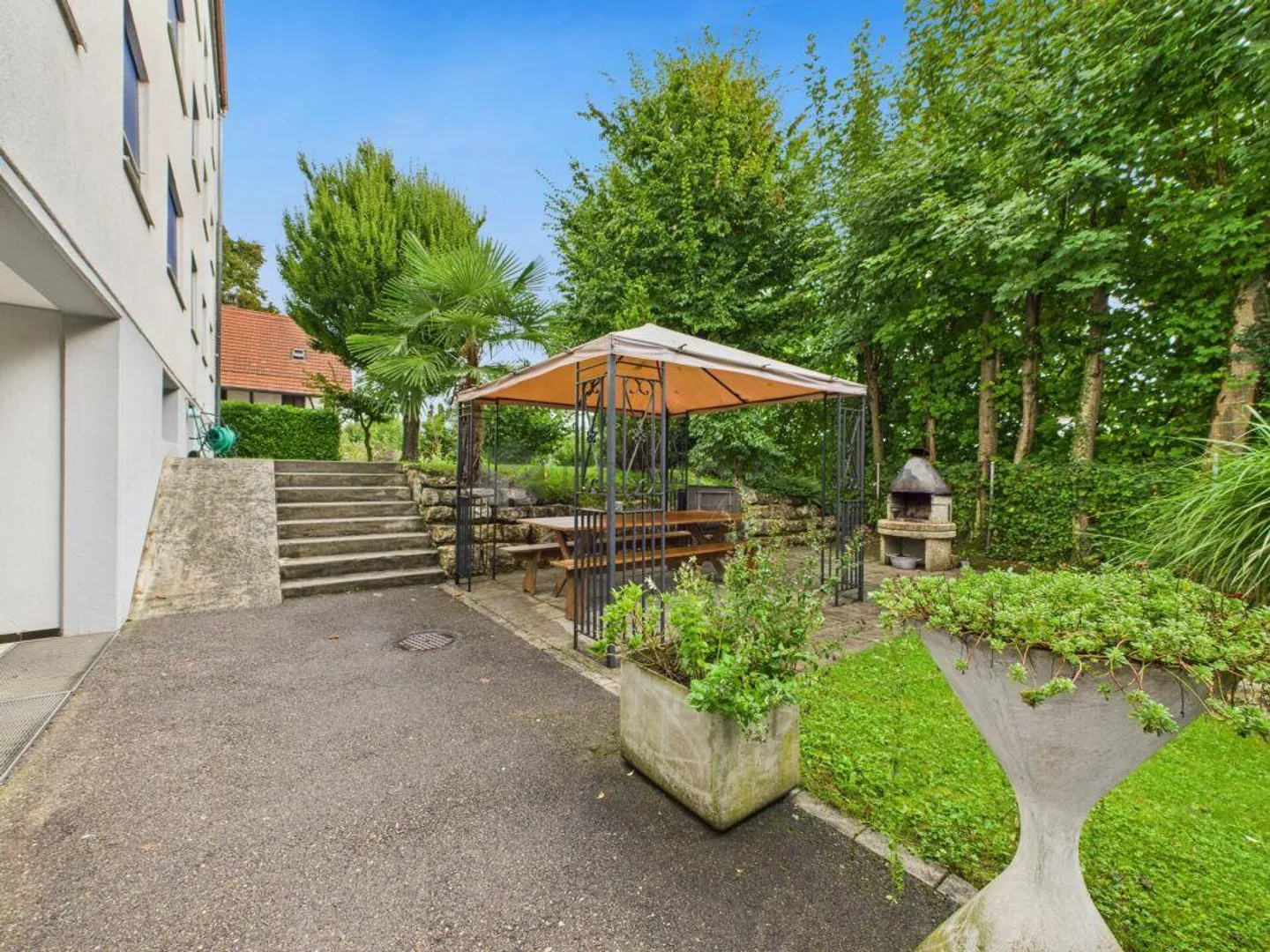 Appartement de 4,5 pièces prêt à emménager avec aménagement moderne - Photo 11 sur 11