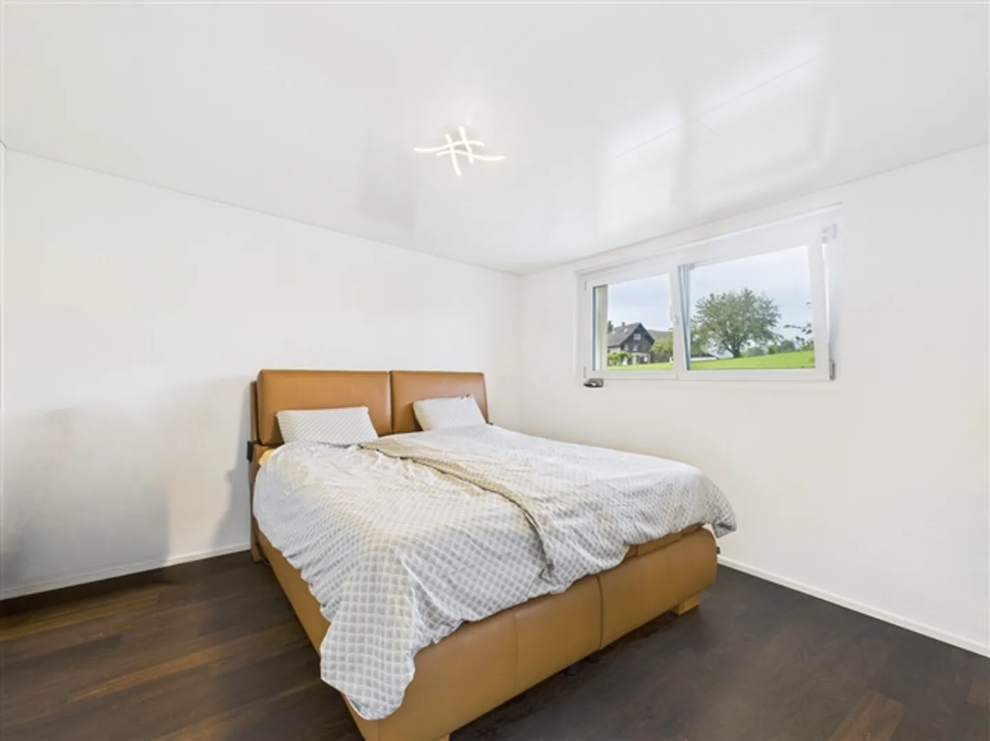 Luminoso appartamento attico di 3,5 locali con terrazza solare di 43 m² - Foto 6 di 13