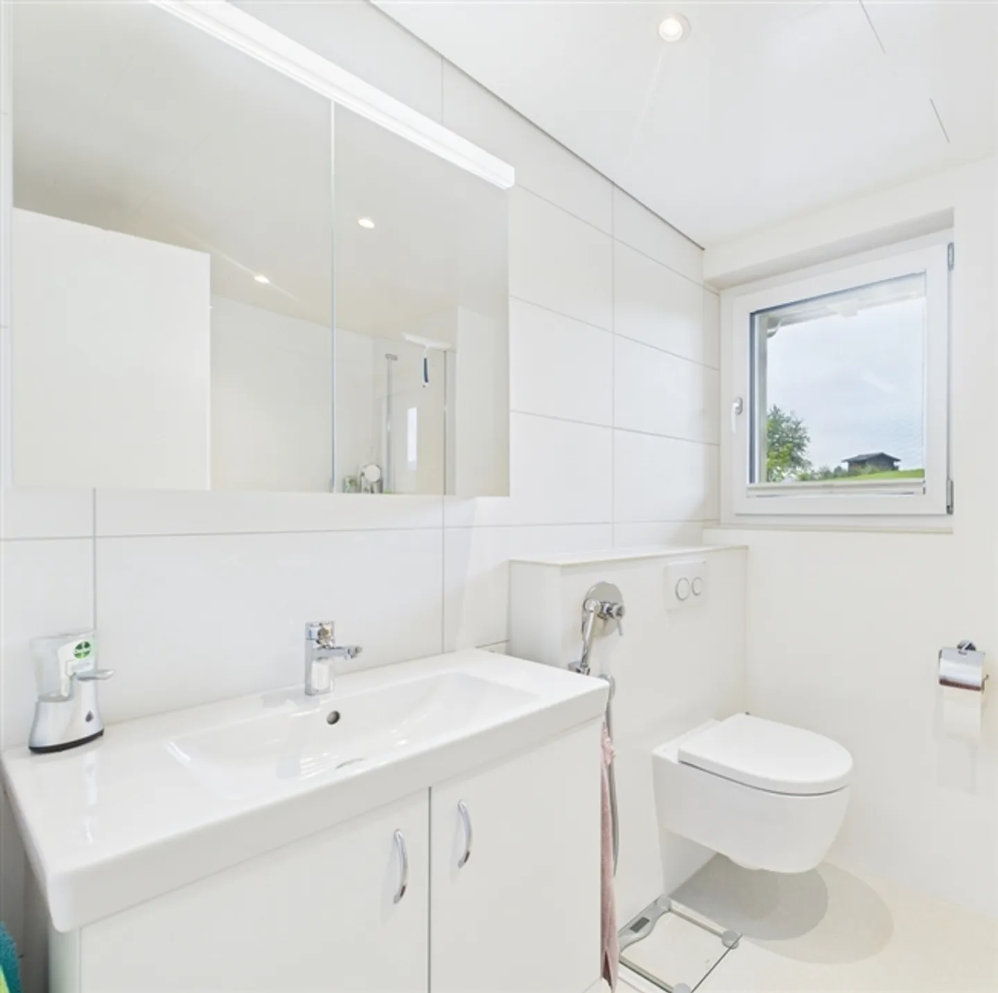 Luminoso appartamento attico di 3,5 locali con terrazza solare di 43 m² - Foto 7 di 13