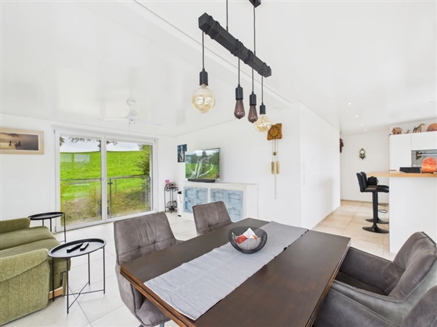 Luminoso appartamento attico di 3,5 locali con terrazza solare di 43 m² - Foto 8 di 13